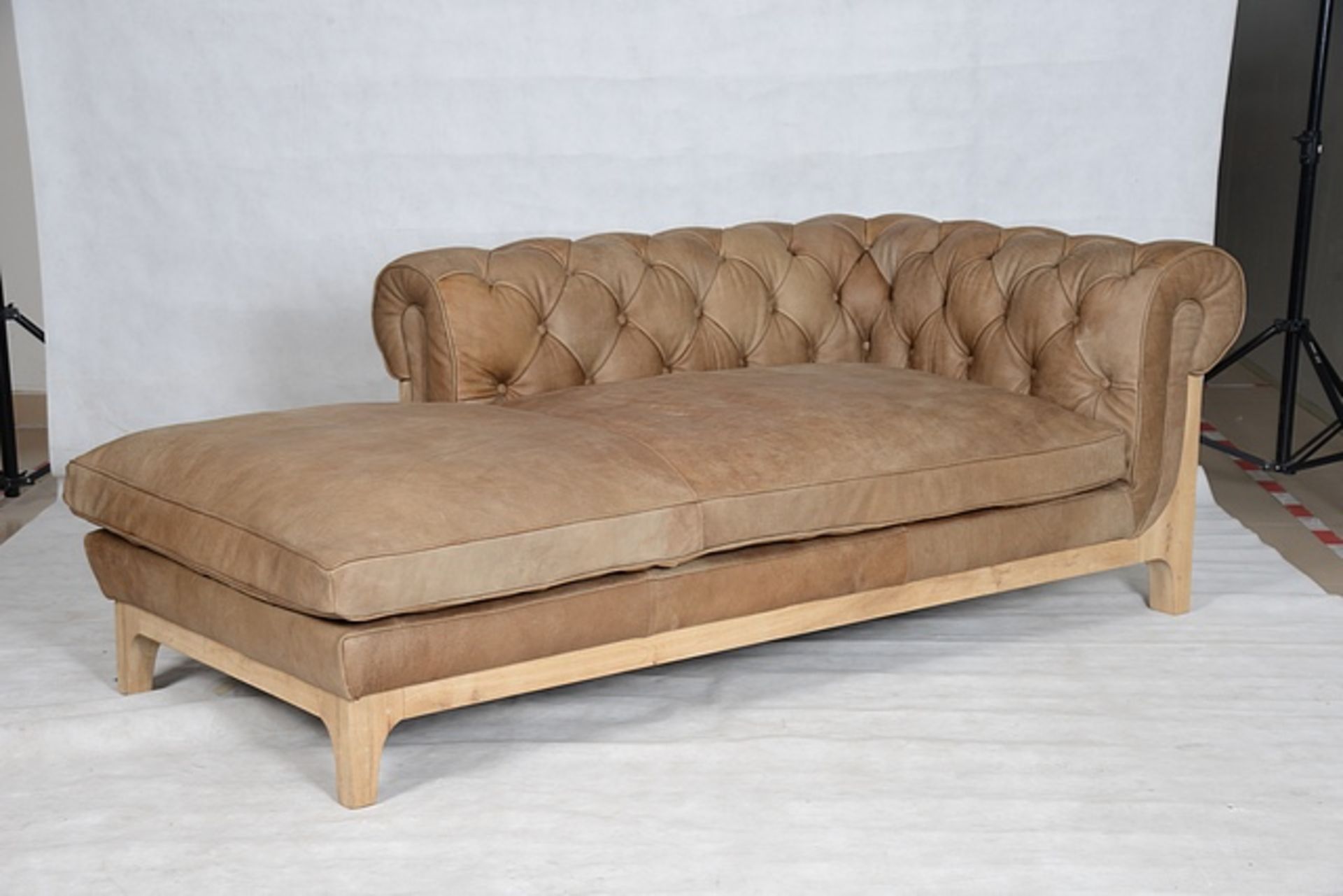 F280 Cocoon Chesterfield Left Hand Facing Chas Cheyen & Bn.Natural Oak 114x217x80cm RRP £ 5151