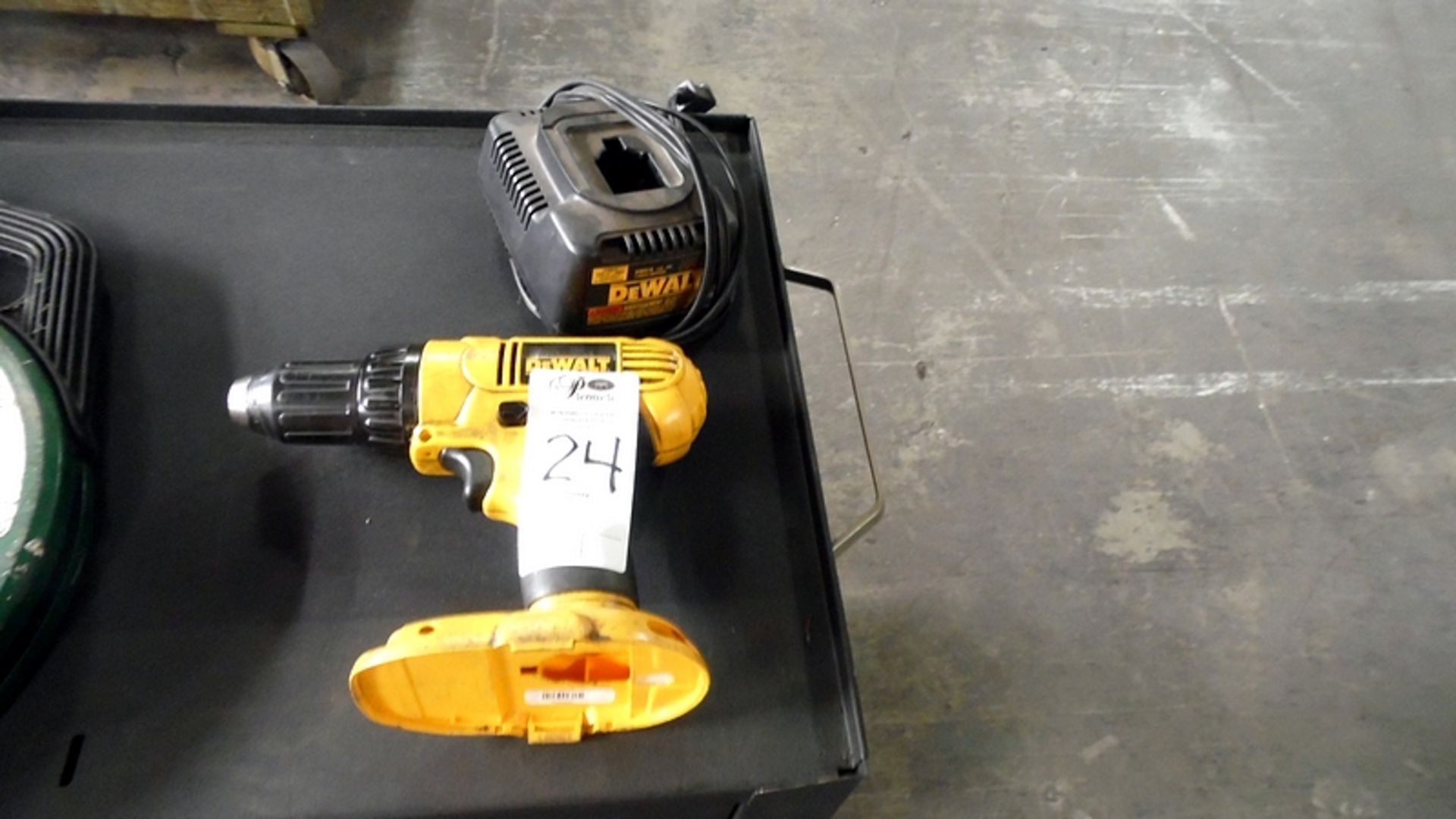 DEWALT DRILL (NO BATTERY)