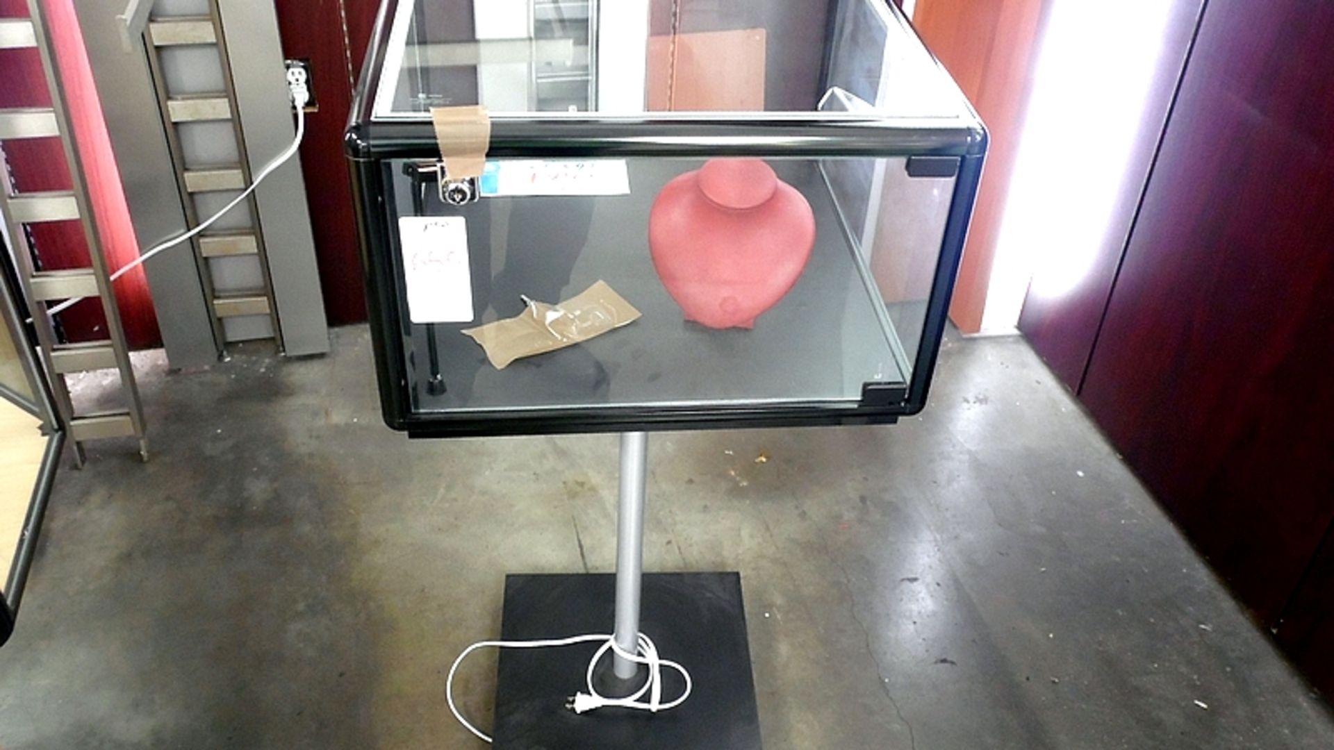 BLACK DISPLAY CASE w/ KEY