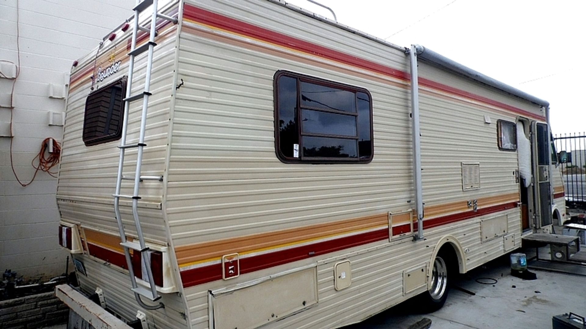 BLOUNDER 34 FT. MOTOR HOME (49,000 MILES) - Image 2 of 2