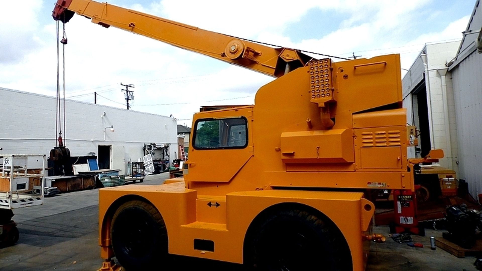 JLG HYDRAULIC CRANE MODEL 8812 w/ 3-SECTION BOOM & FRONT STABLIZER - Image 7 of 8