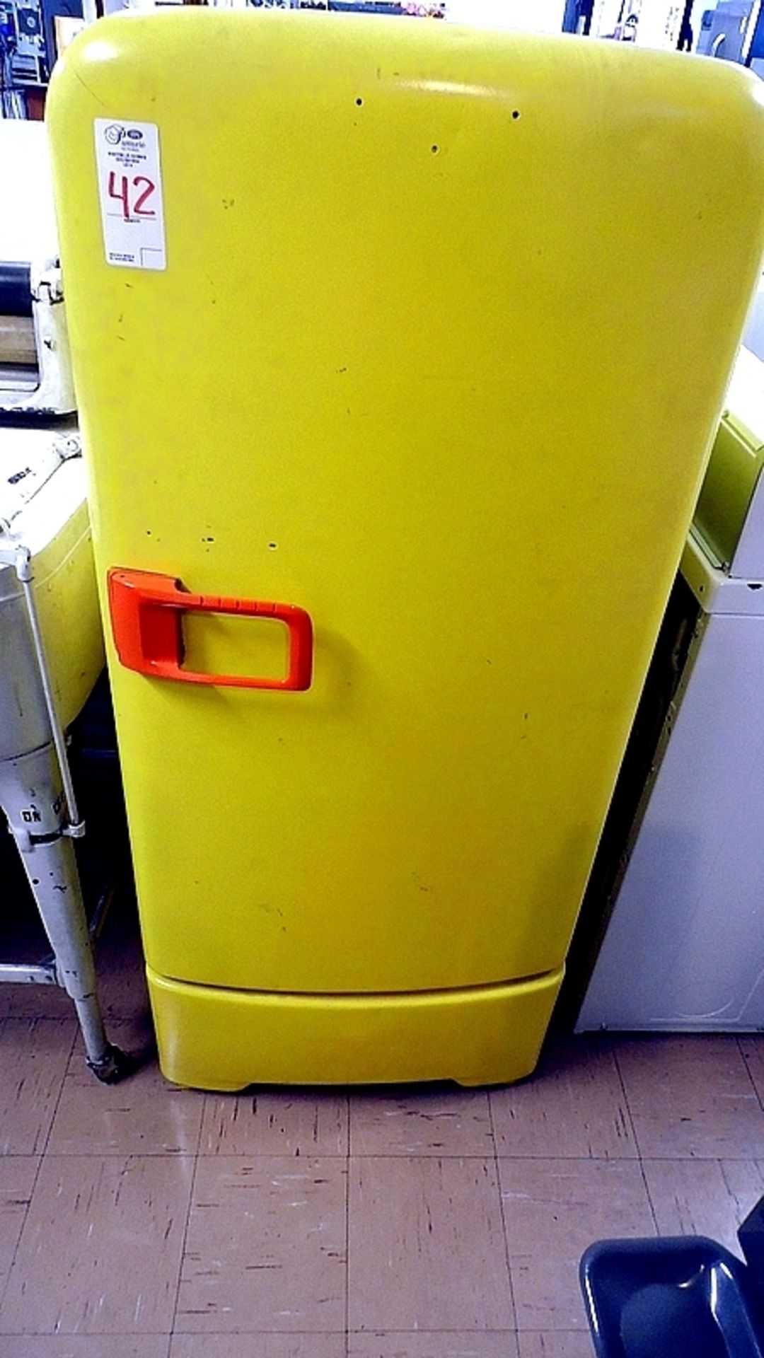 CROSLEY YELLOW REFRIGERATOR (WORKING)