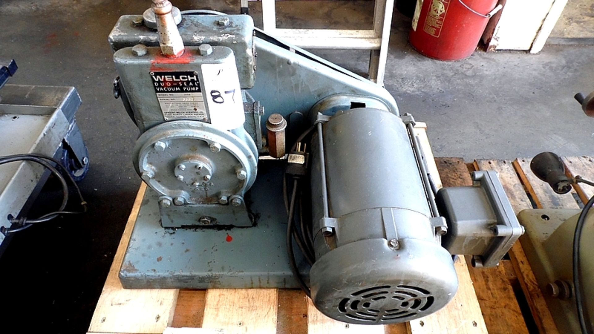 WELCH VACUUM PUMP