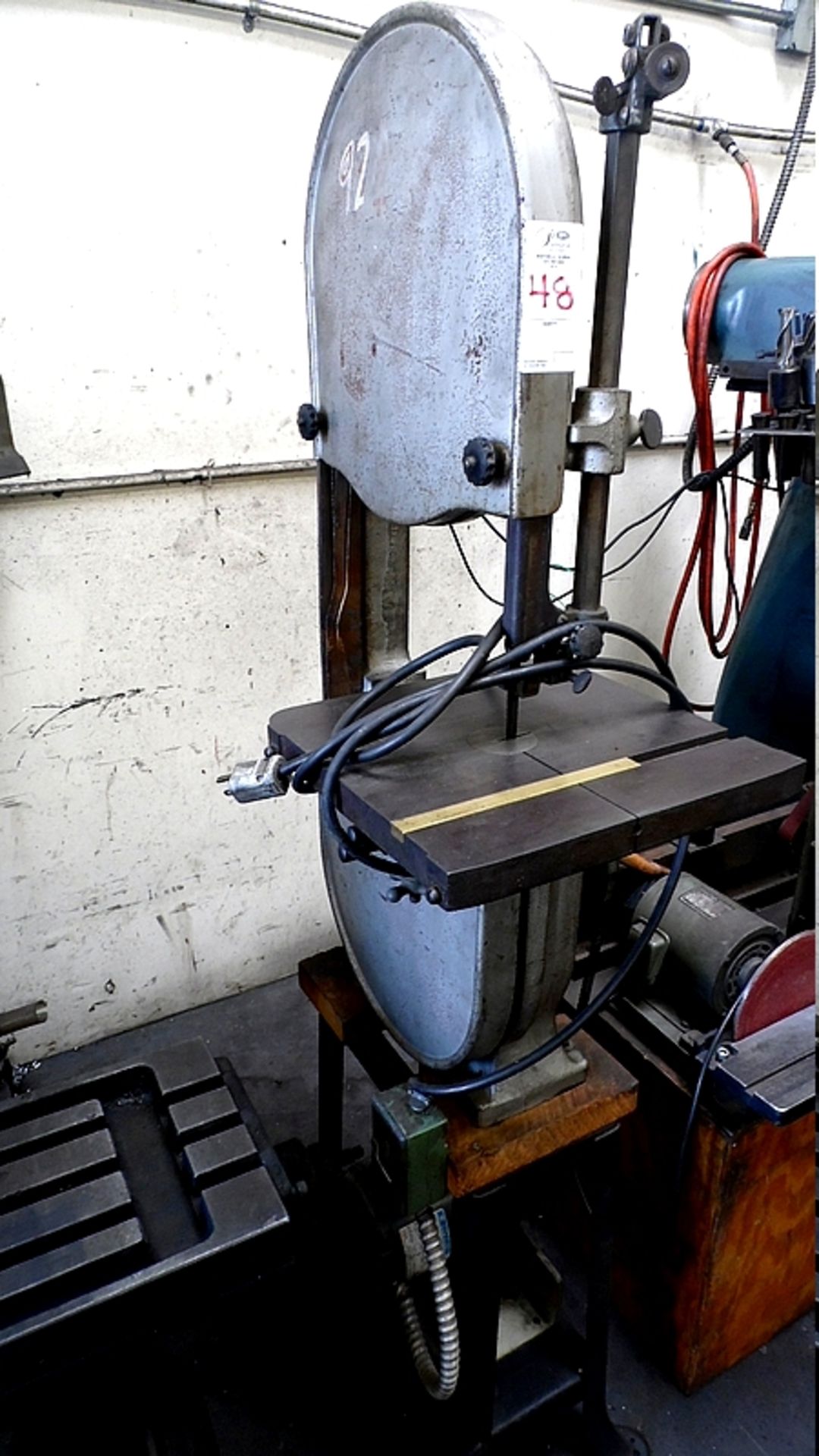 VERTICAL BAND SAW