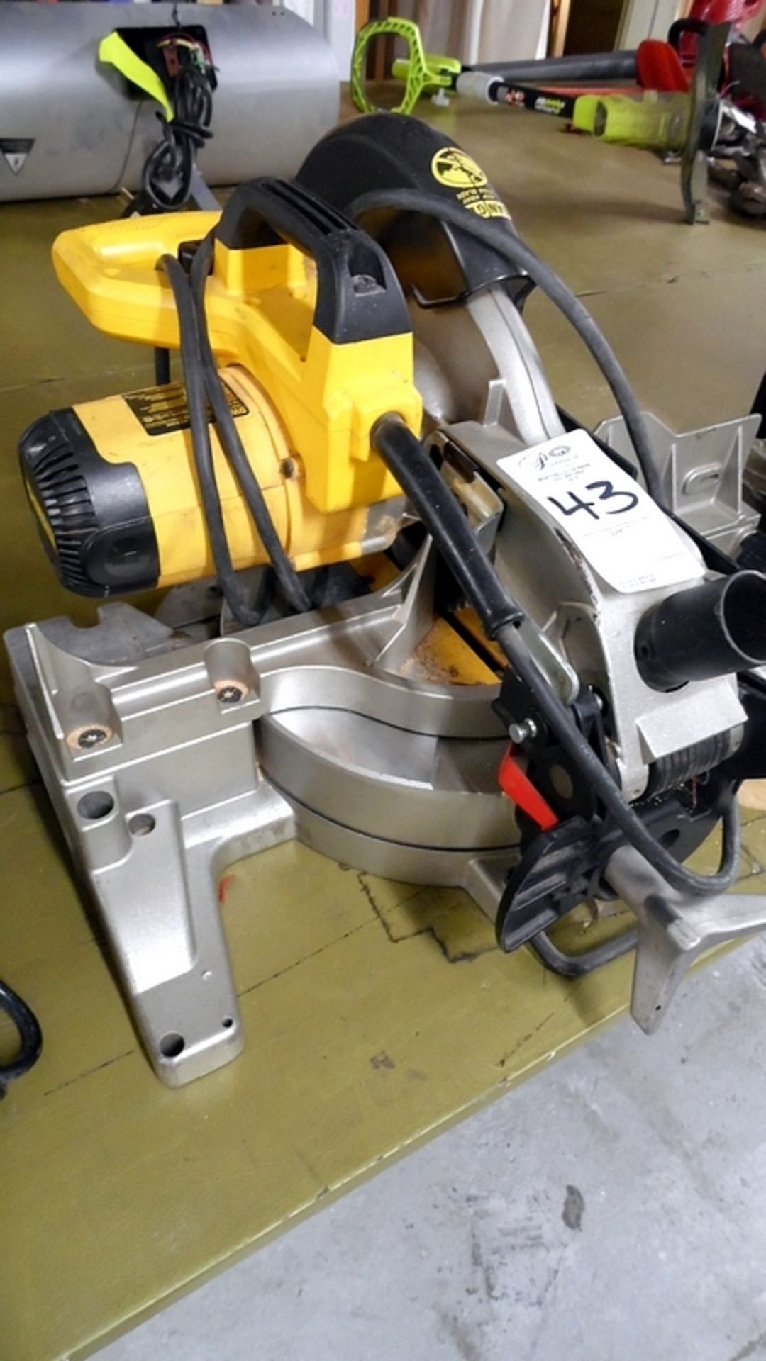 DEWALT COMPOUND MITER SAW