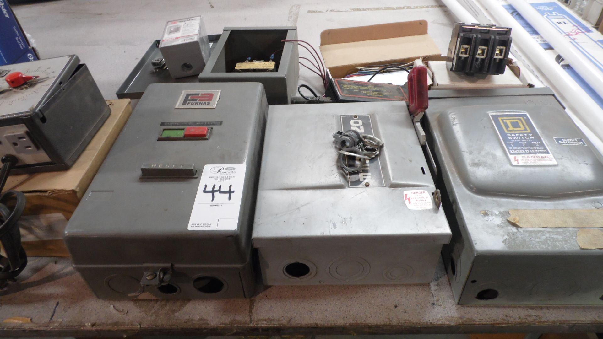 ASSORTED ELECTRICAL BOXES / BREAKERS