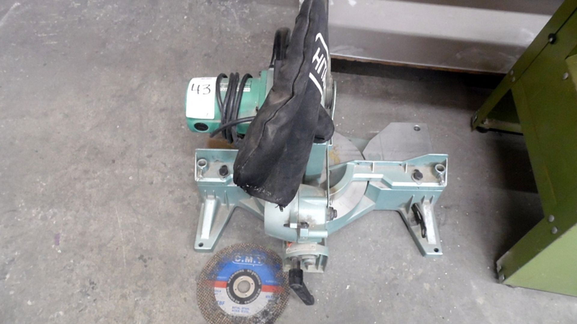 HITACHI COMPOUND MITER SAW