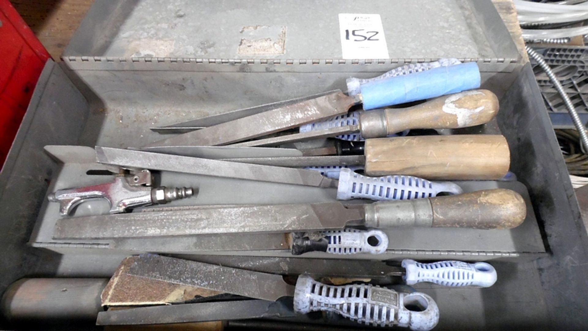 BOX OF CHISELS / FILES