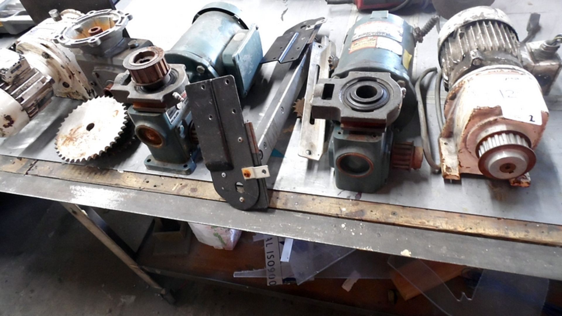 ASSORTED GEAR MOTORS