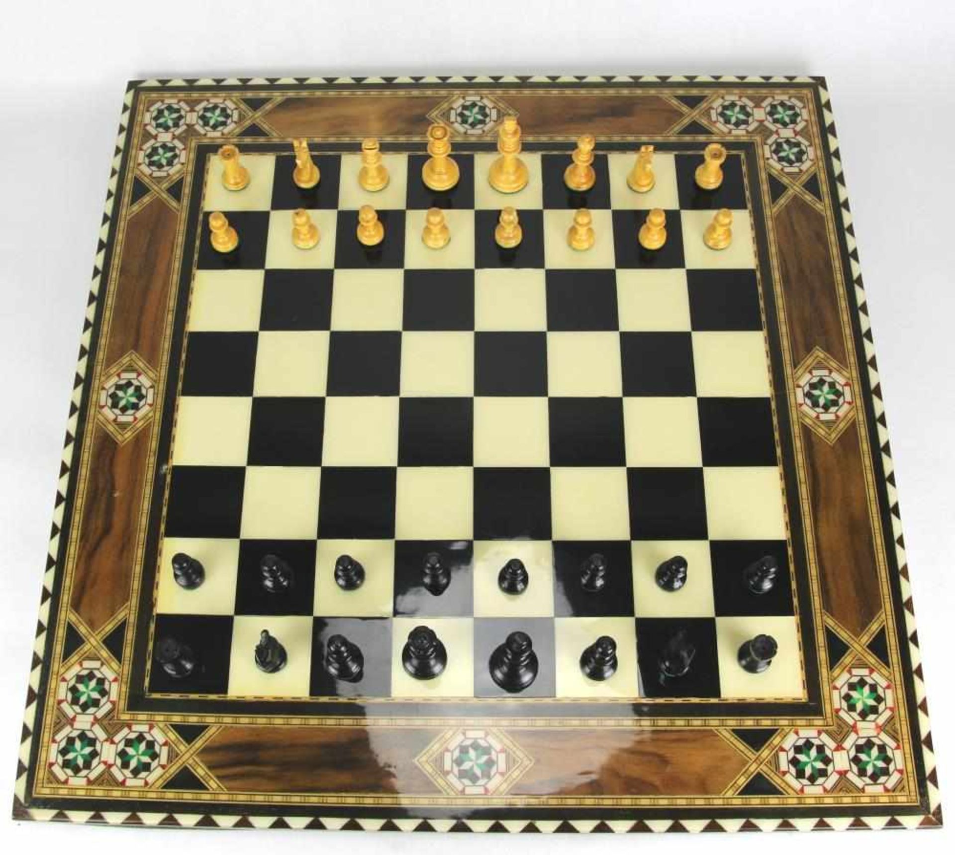 Schachspiel Neuzeitlich wohl arabischer Raum. Spielbrett mit Aufbewahrungskästchen und - Image 2 of 3