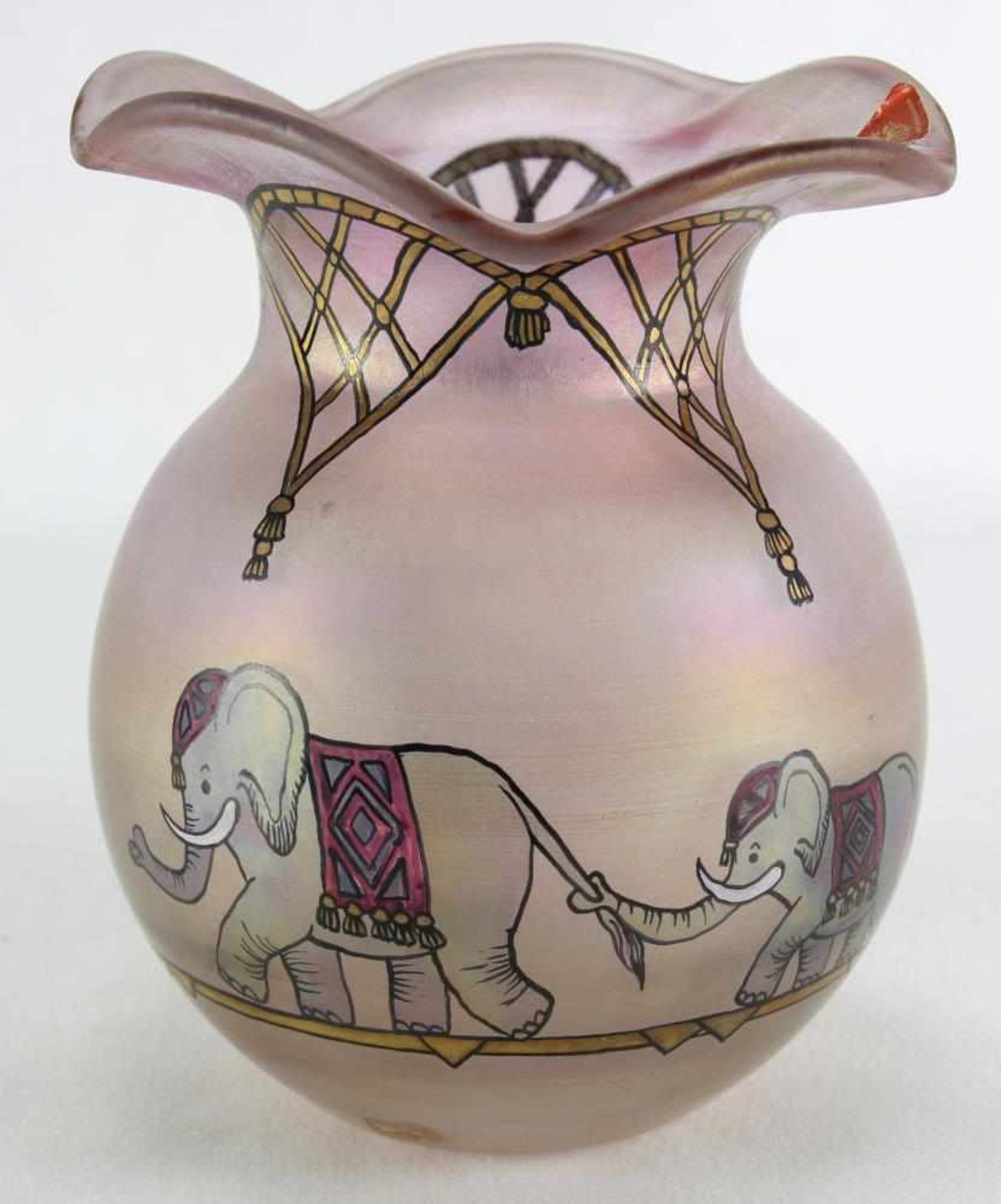 Jugendstilvase Frhr. V. Poschinger Deutsch um 1920. Farbglas mit gemaltem Dekor mit Elefanten und