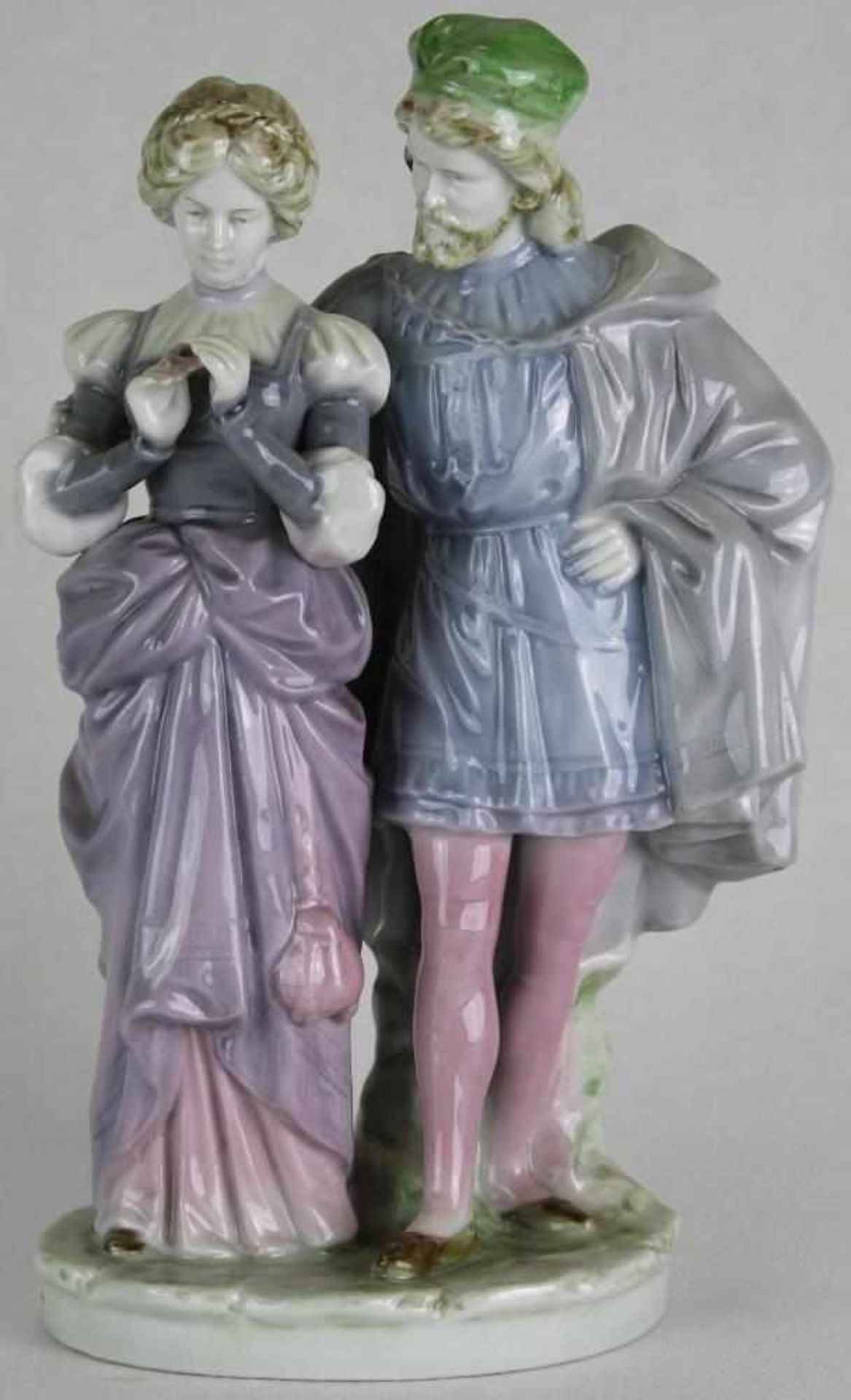 Galantes Paar Thüringen um 1900. Porzellan, polychrom staffiert. Junges Paar in mittelalterlicher