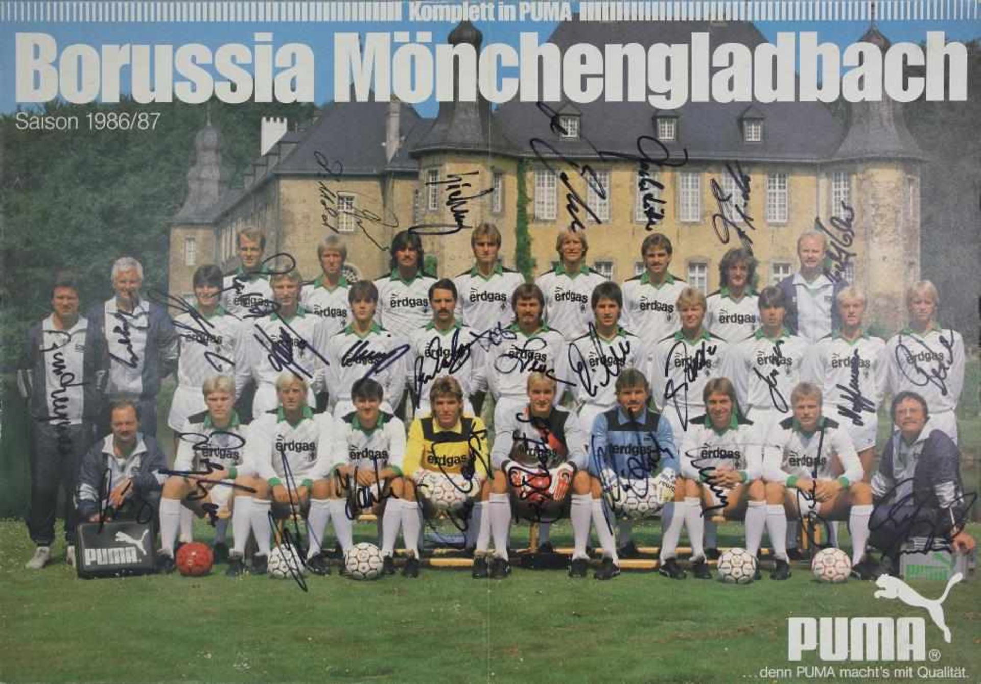 Autograph Borussia Mönchengladbach Plakat (auf Platte aufgezogen). Das Aufgebot für die Saison