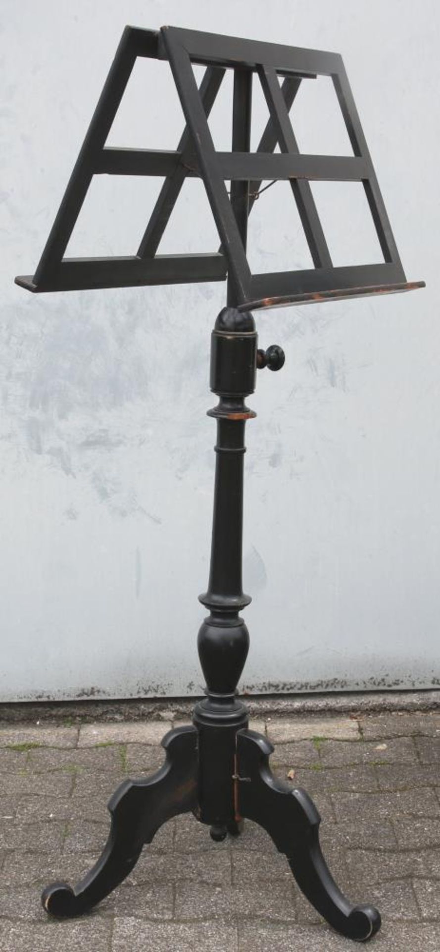 Notenständer. Deutsch um 1900. Holz ebonisiert. Drehbar für zwei Spieler. Größe ca. 54 x 40 cm, Höhe