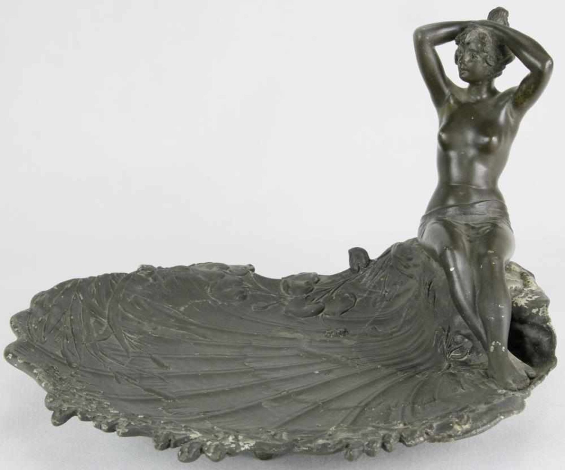 Jugendstil Visitenkartenschale. Deutsch um 1900. Unbekleidete Nymphe auf einer muschelförmigen