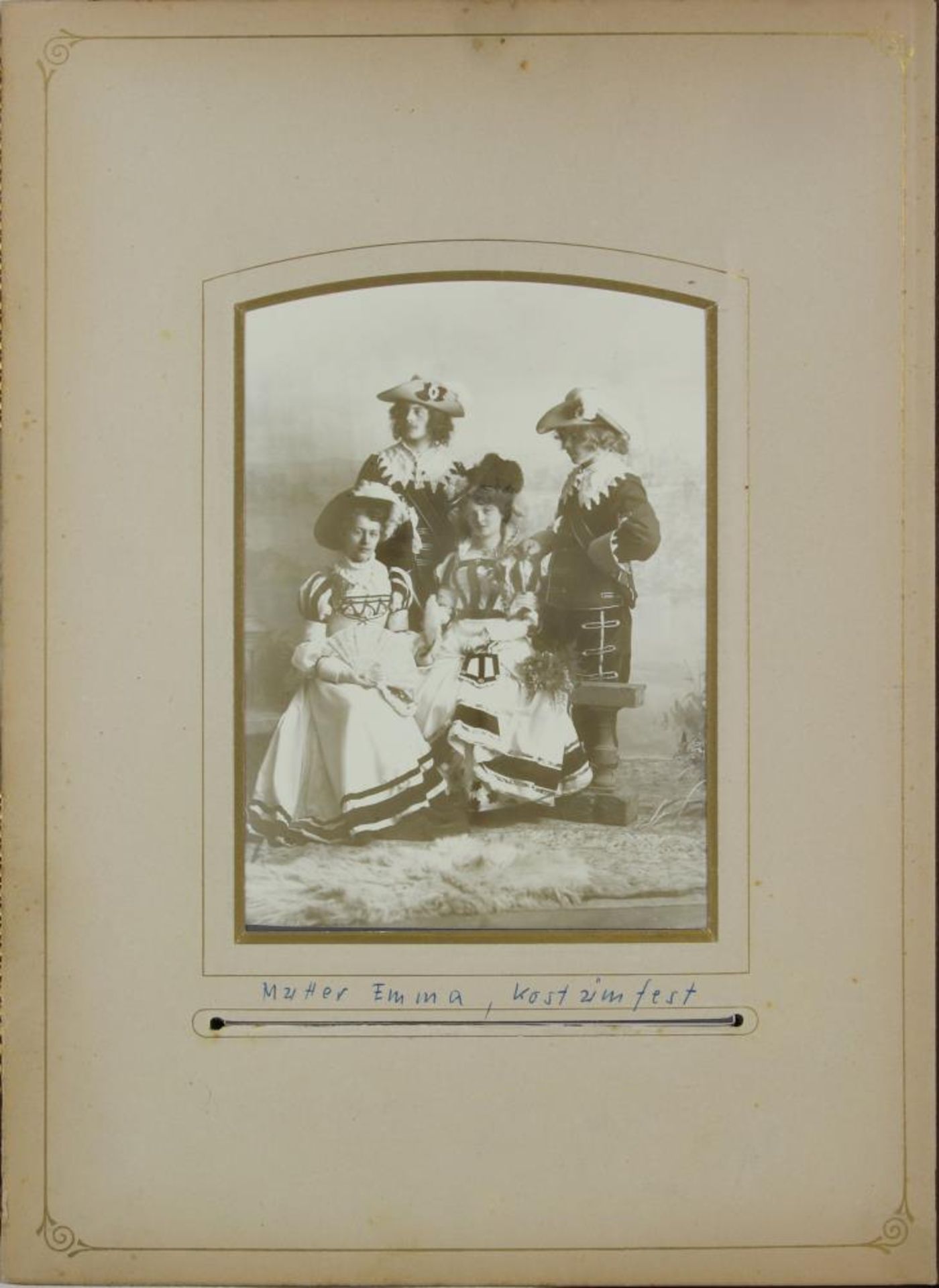 Fotoalbum. 19. Jahrhundert. Ca. 80 Fotos.