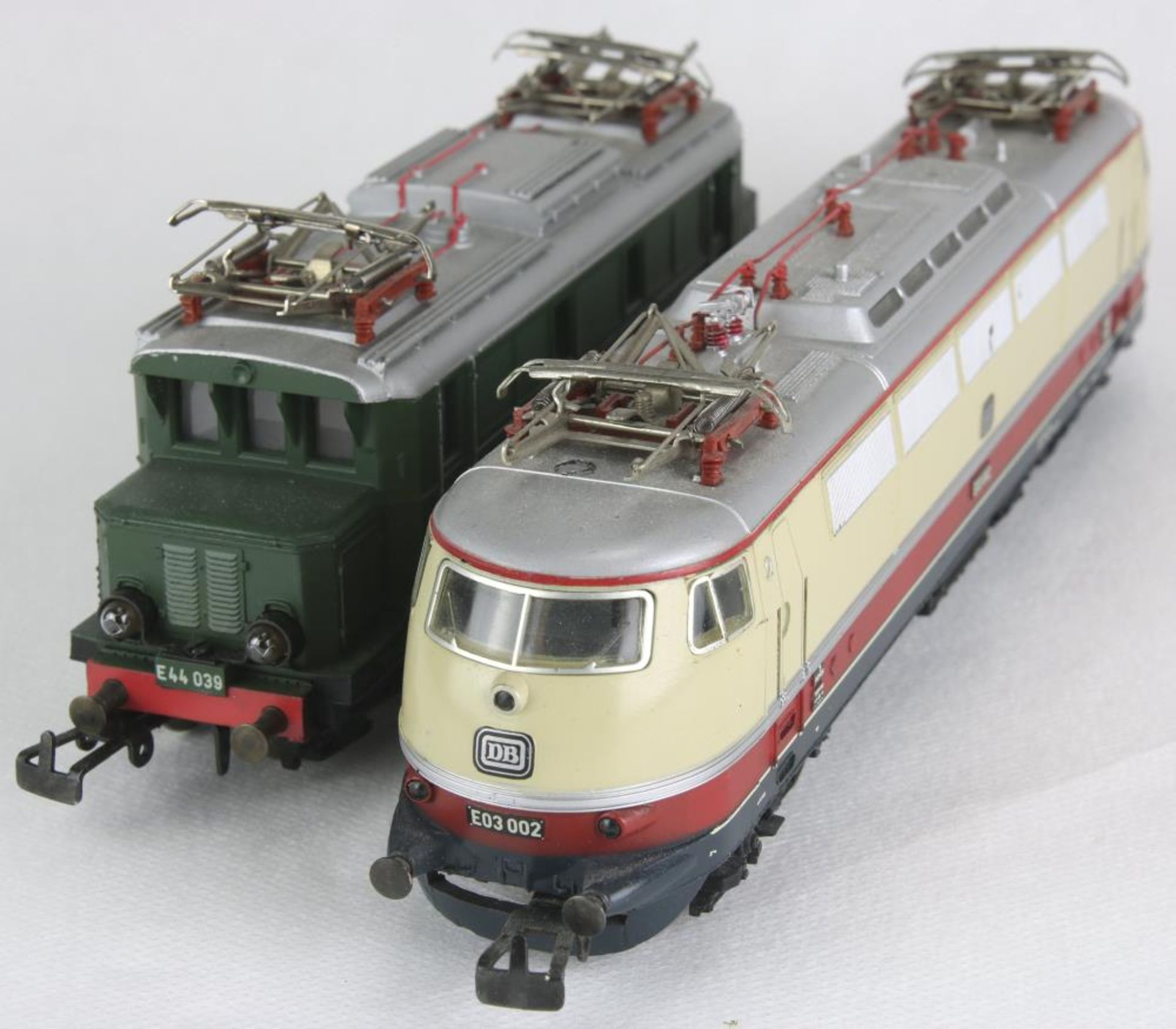 Zwei deutsche E-Loks. Märklin H0. DB E 03 002 und E44 039. Bespielt, teils beschädigt, Funktion - Bild 2 aus 4