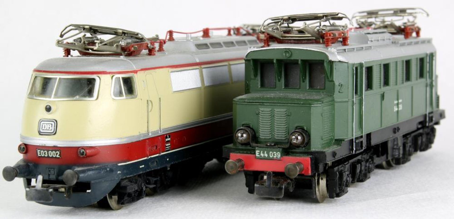 Zwei deutsche E-Loks. Märklin H0. DB E 03 002 und E44 039. Bespielt, teils beschädigt, Funktion