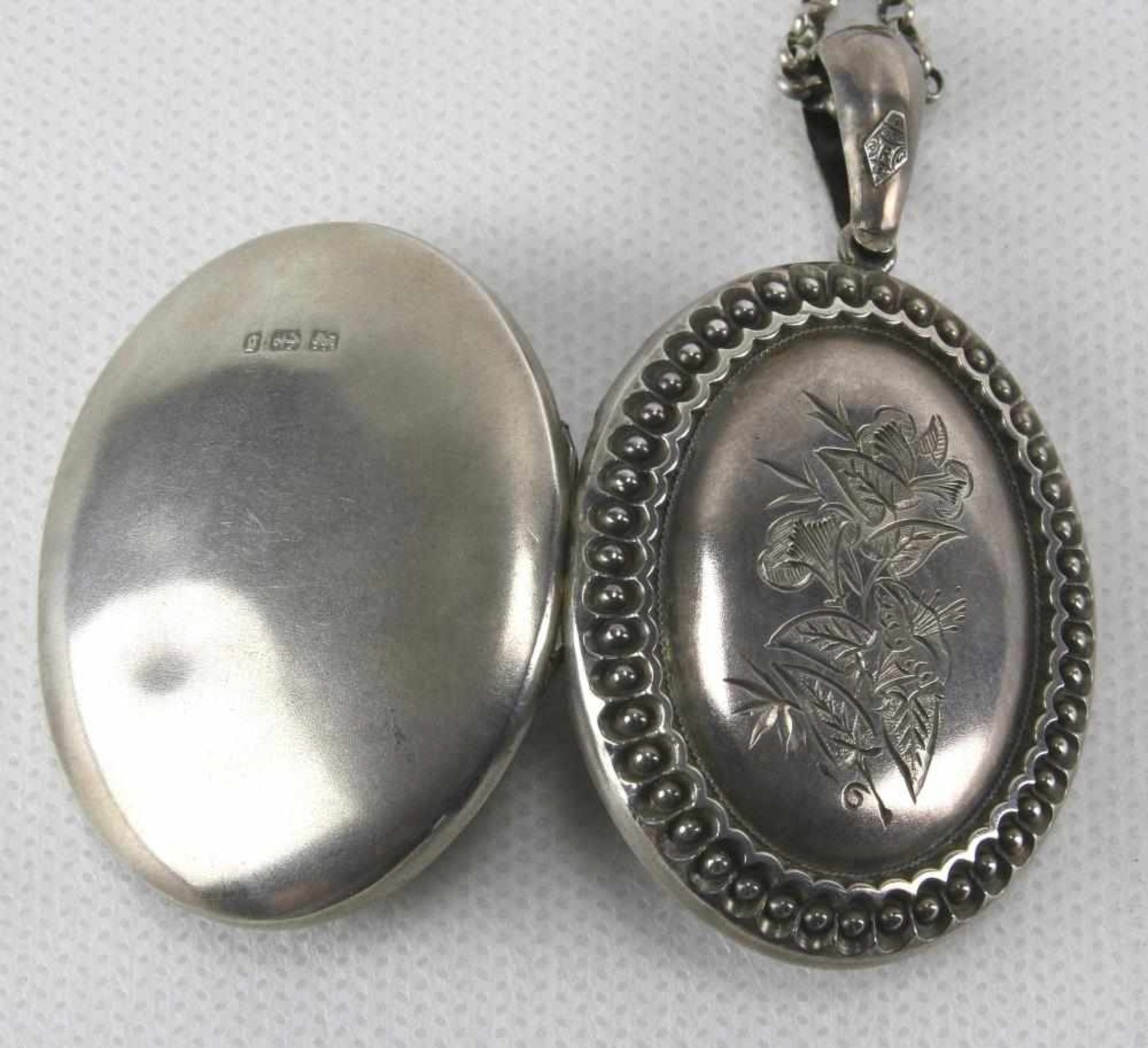 Konvolut diverses. Eine Damentaschenuhr, Silbergehäuse, 1 x Medaillon Silber, England, Birmingham - Bild 4 aus 7