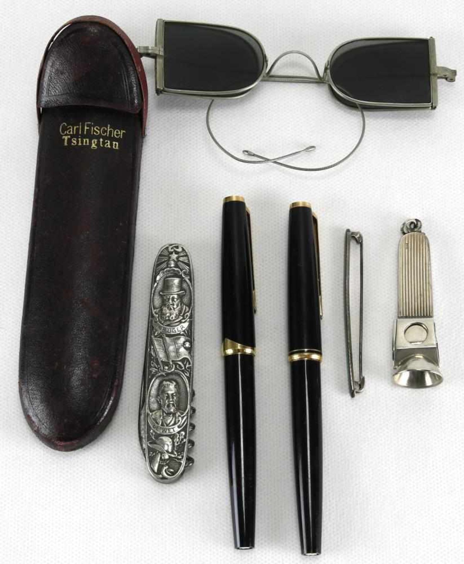 Konvolut diverses. China Kaiserzeit um 1910, Tsingtau als deutsche Kolonie. Sonnenbrille mit