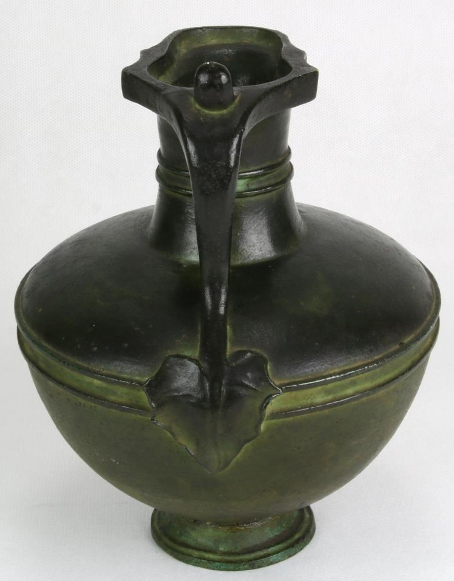 Kleiner Krug. Wohl aus der Antike. Bronze, grün patiniert. Durchmesser ca. 14 cm, Höhe ca. 17 cm, - Bild 2 aus 4