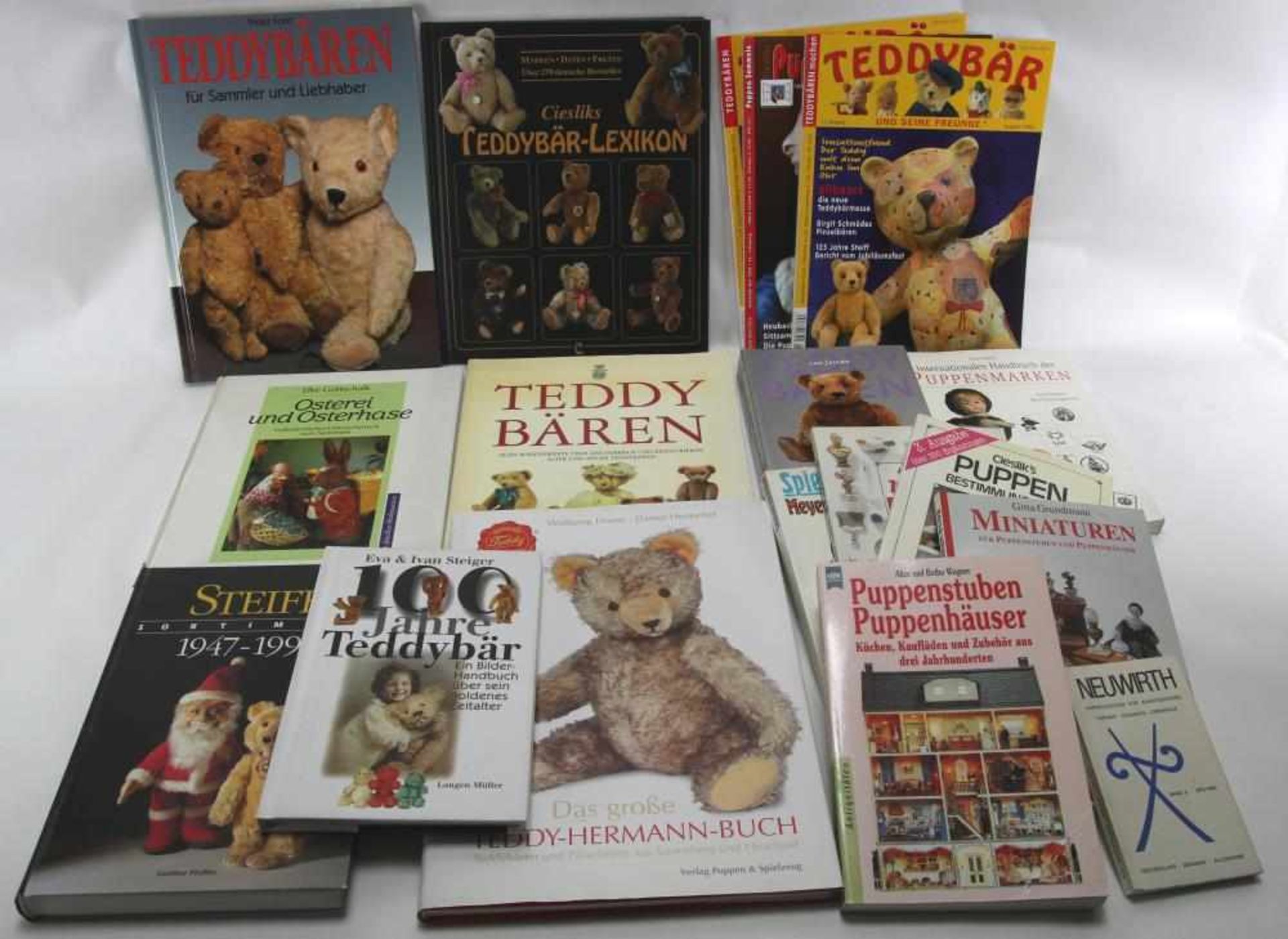 Konvolut Spielzeugbücher. Deutsch nach 1900. Insgesamt 14 diverse, auch Zeitschriften. Literatur