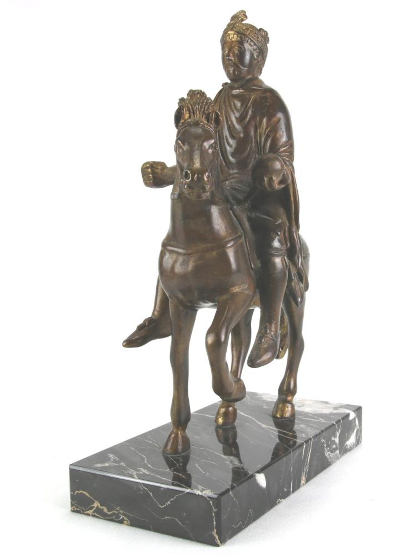 Karl der Große. Reiterstatuette nach dem Original im Metzer Domschatz. Ars mundi -Collection,