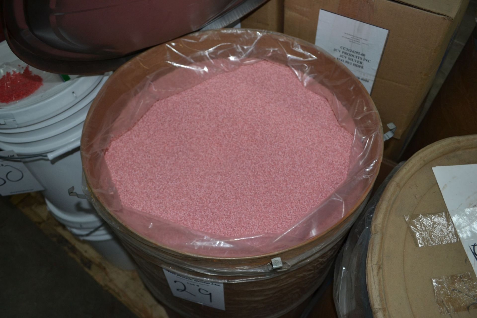 Lot colored resin, Pink, Approx 115 KG - Image 2 of 3