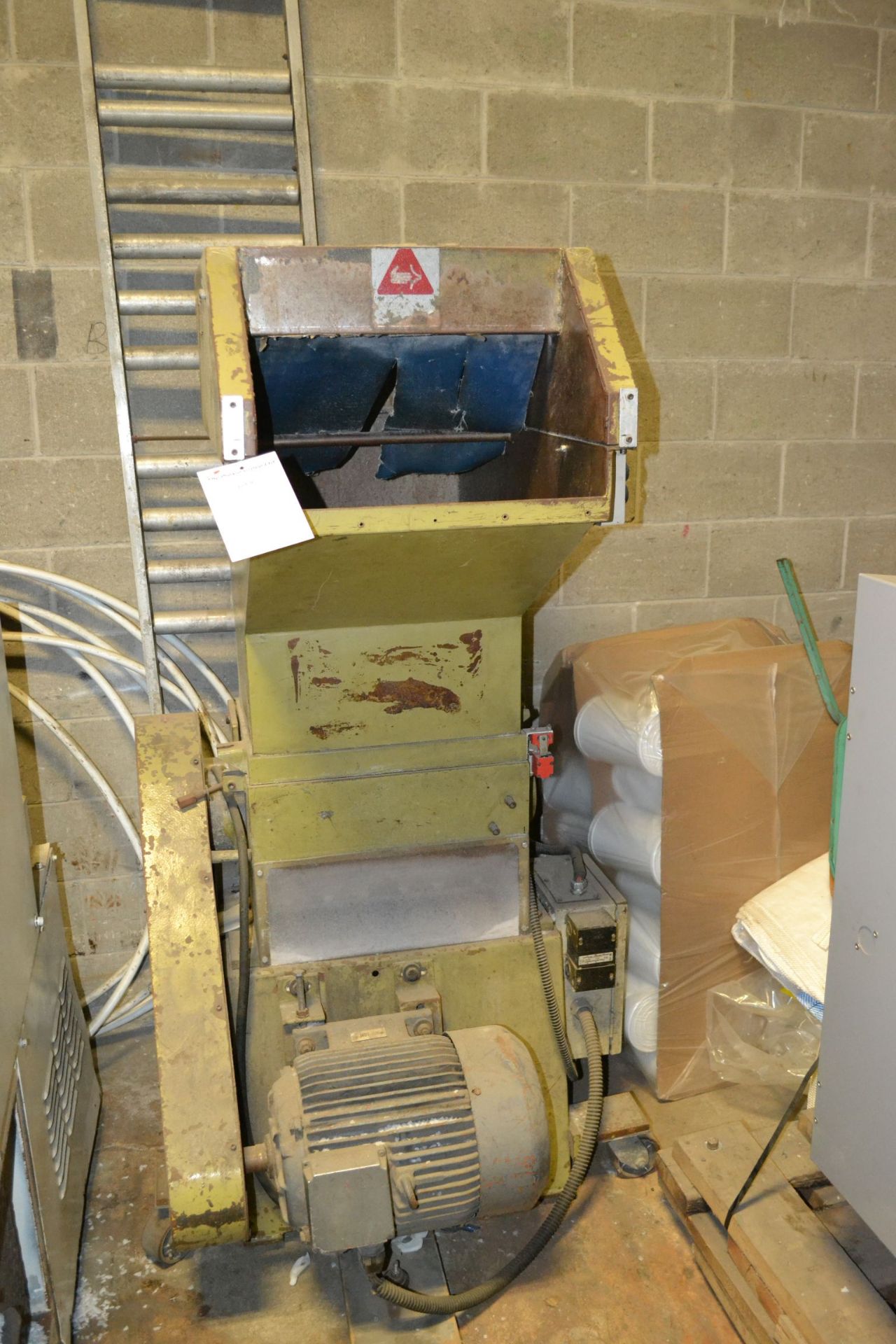 Tria Plastic Granulator, Type 46-25 TD