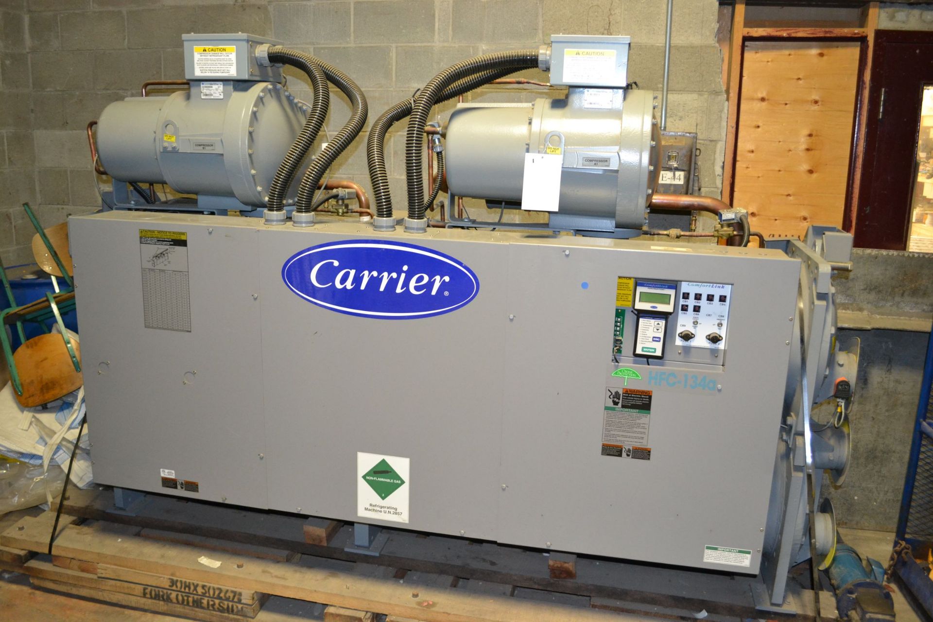 Carrier Chiller, unused, Model 30 / 105 Ton Capacity HXC106RYE161KA 575V/3phase