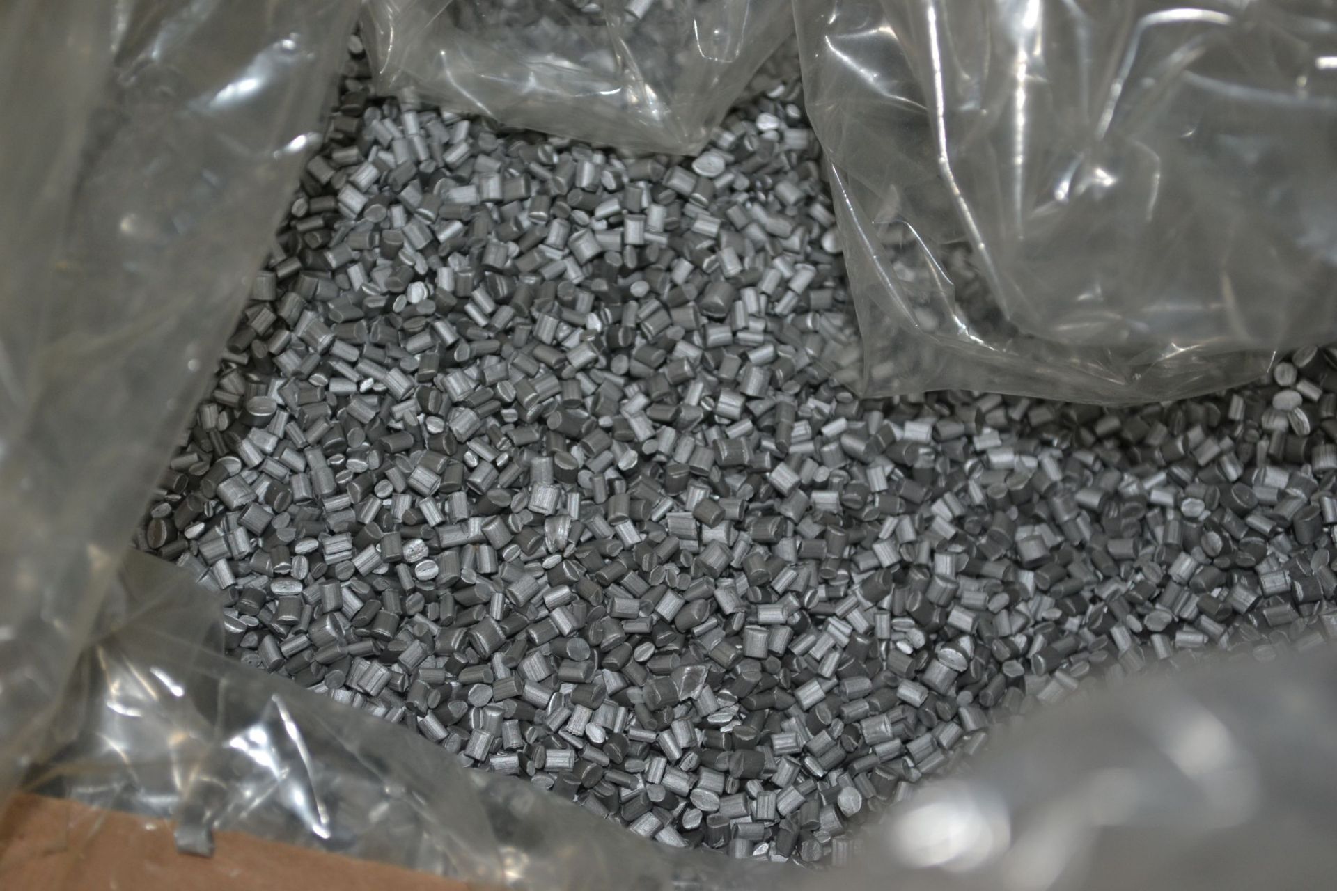 Lot colored resin 2x25 KG Silver & 3x25 KG Grey Pearl 50/1 HDPE - Image 3 of 6