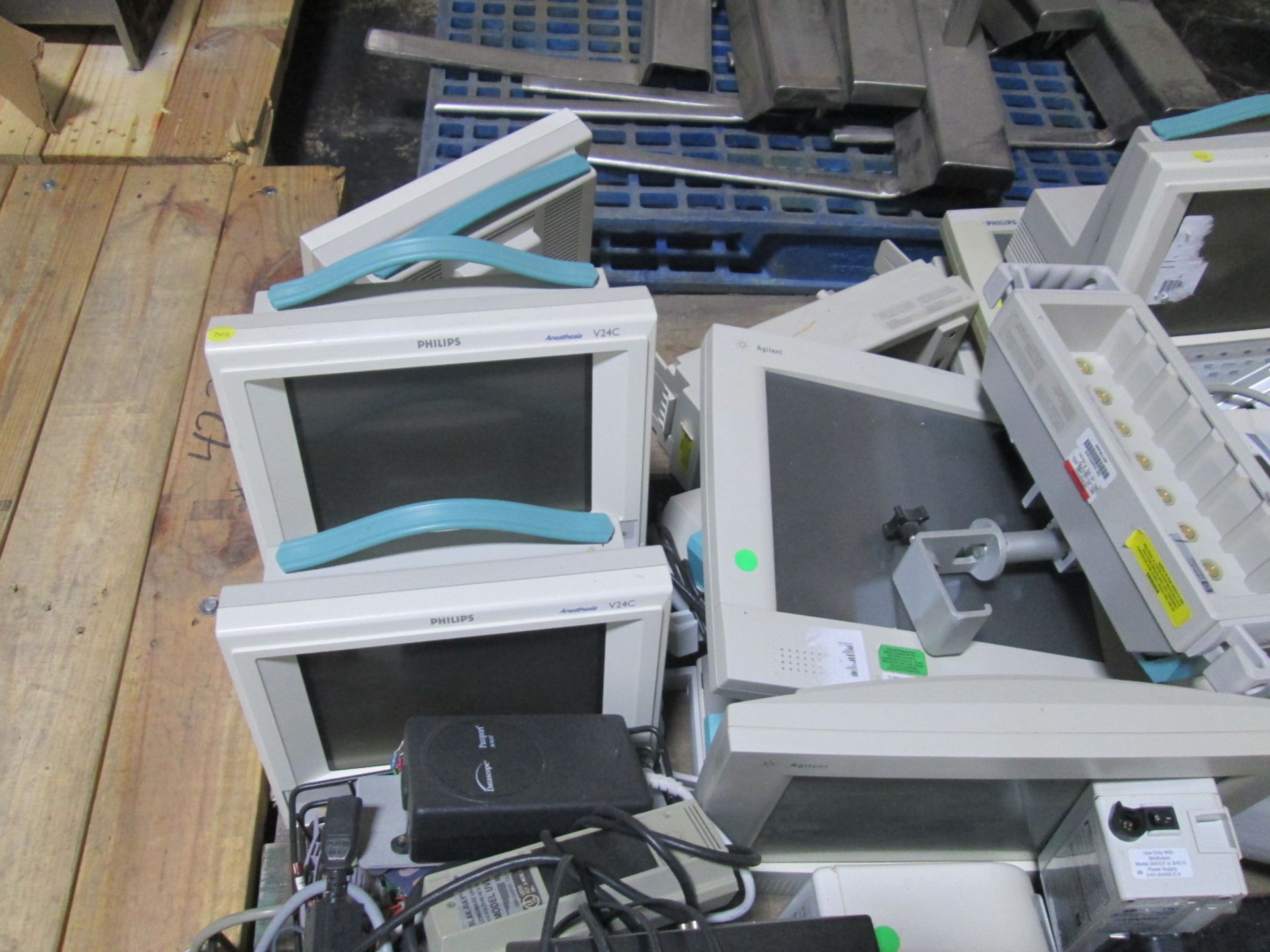 Lot of Assorted Medical Scanners, monitors, Instruments, Printers and Computers.. AS Seen in images - Image 9 of 26
