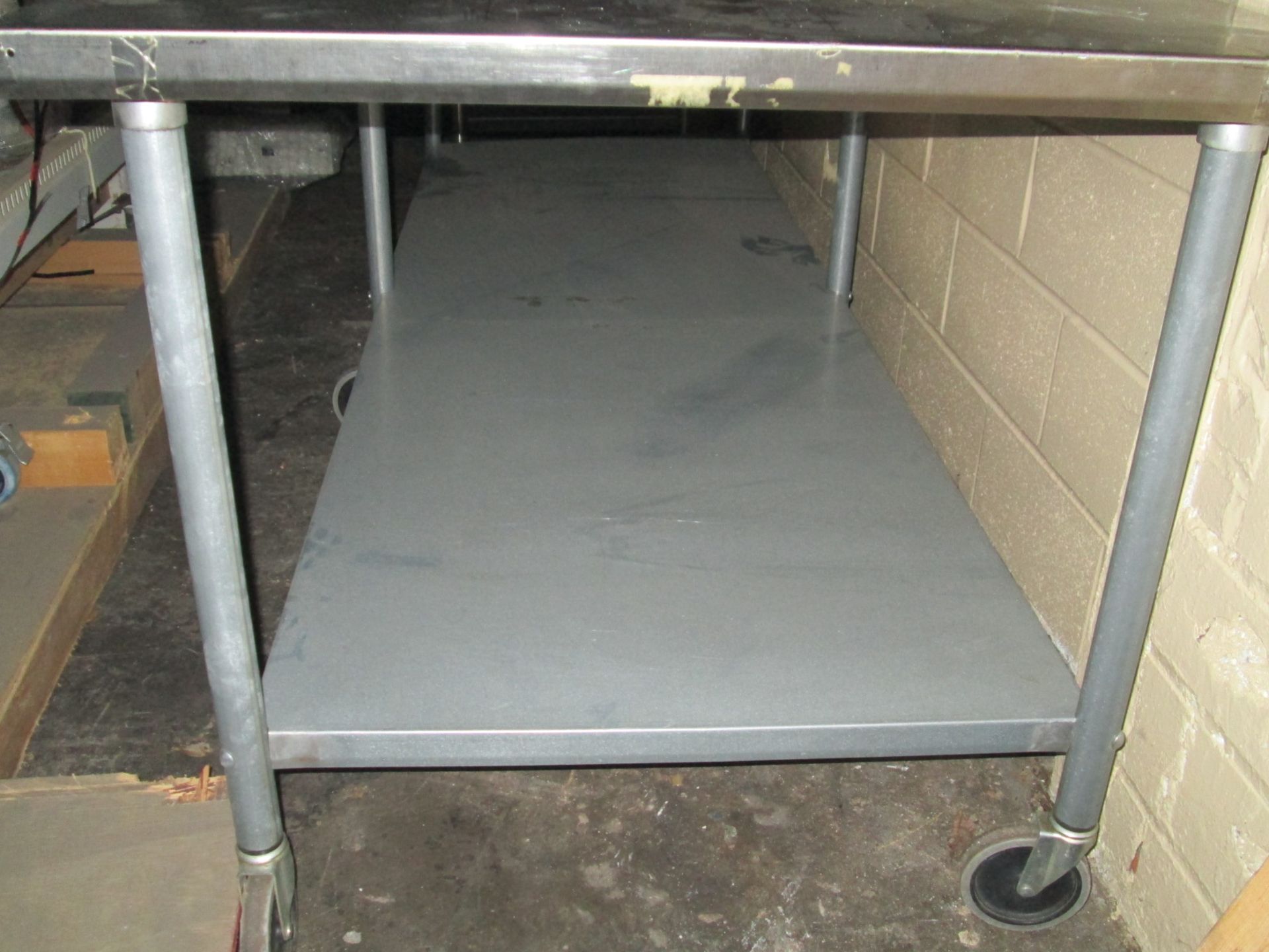 Lot of 5 stainless steel tables: 1x 42" x 72" x 31" high; 1x 36" x 72" x 36" high; 1x 44" x 48" x - Image 10 of 11