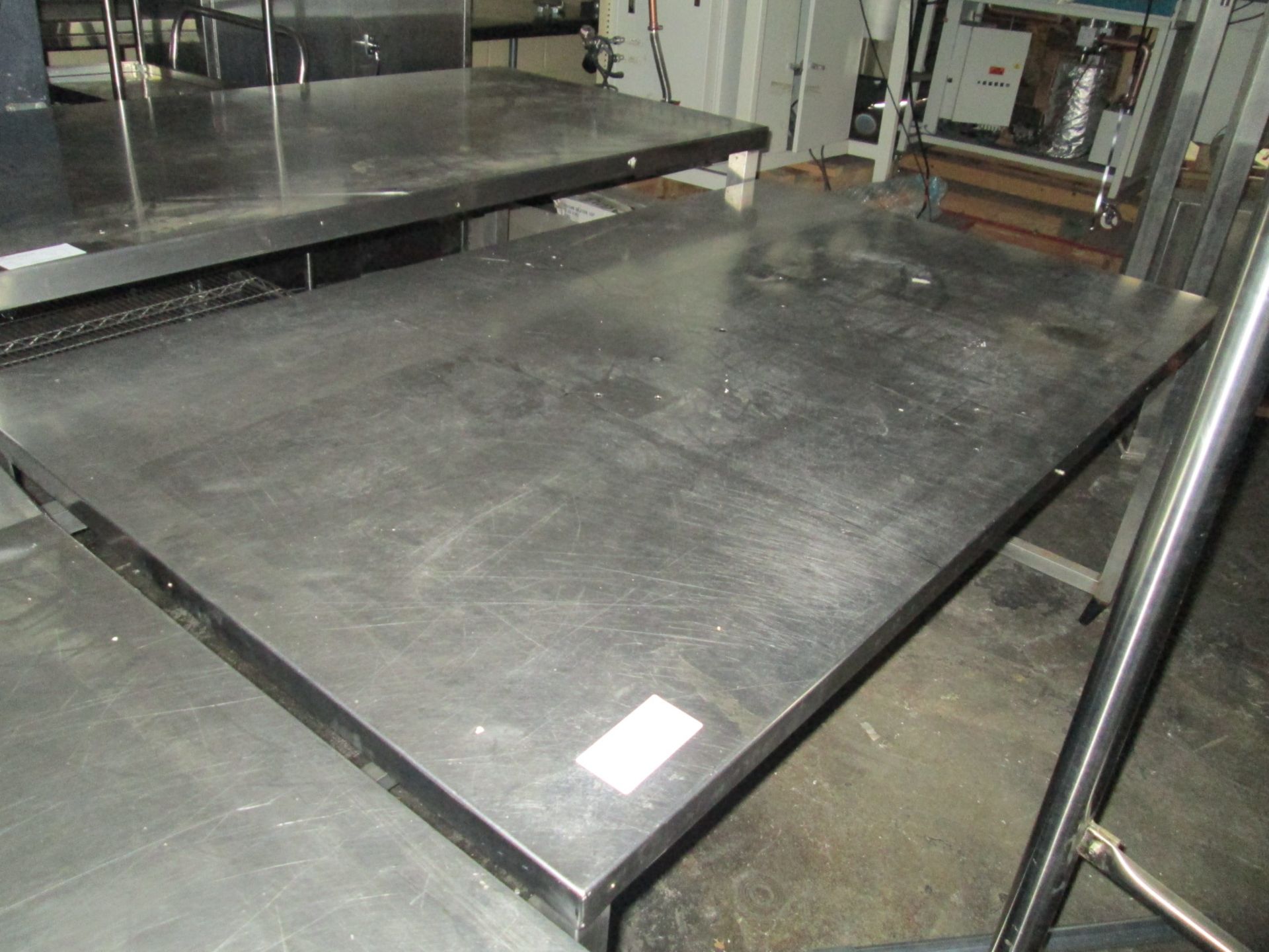 Lot of 5 stainless steel tables: 1x 42" x 72" x 31" high; 1x 36" x 72" x 36" high; 1x 44" x 48" x - Image 2 of 11