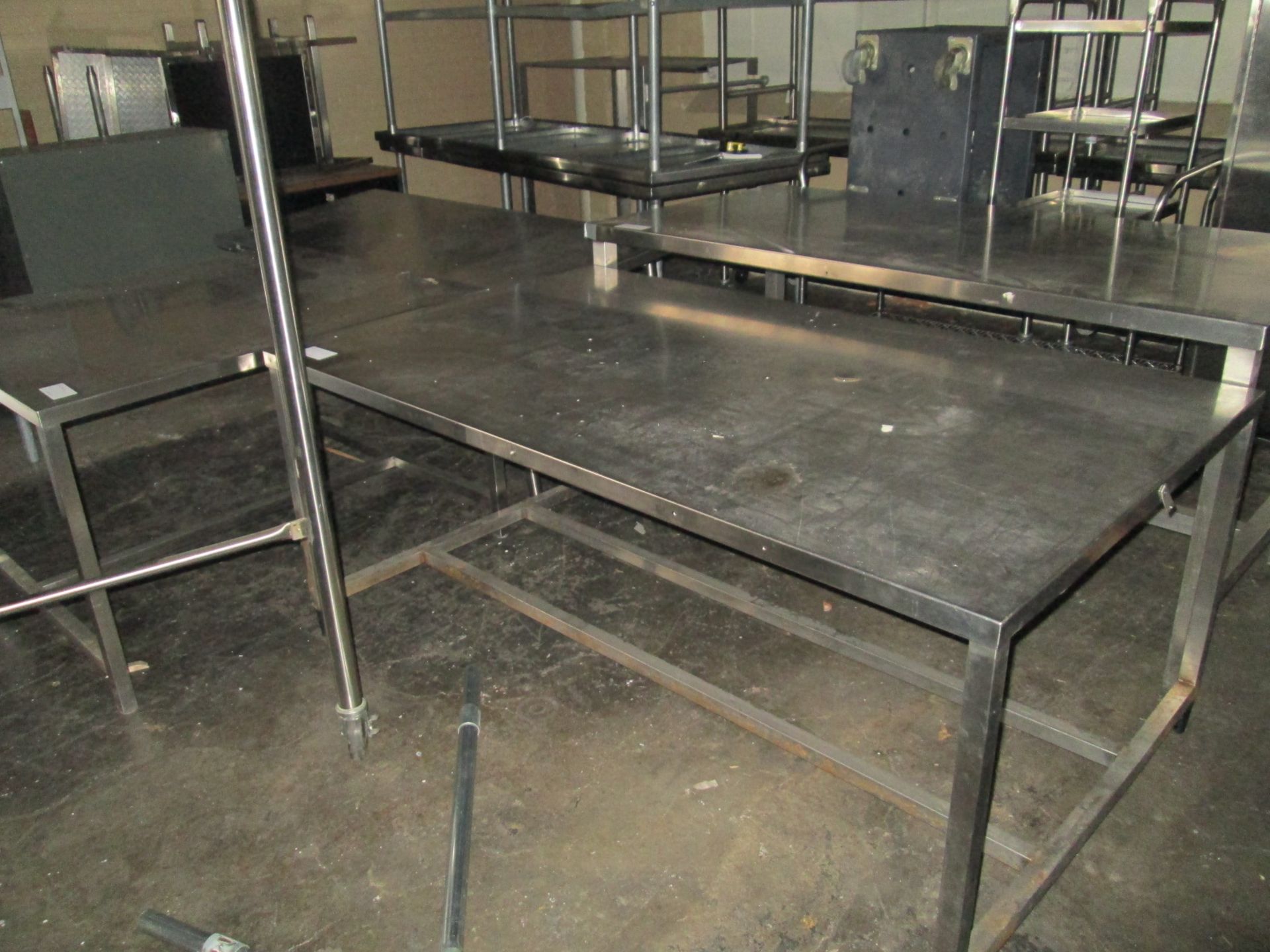 Lot of 5 stainless steel tables: 1x 42" x 72" x 31" high; 1x 36" x 72" x 36" high; 1x 44" x 48" x - Image 6 of 11