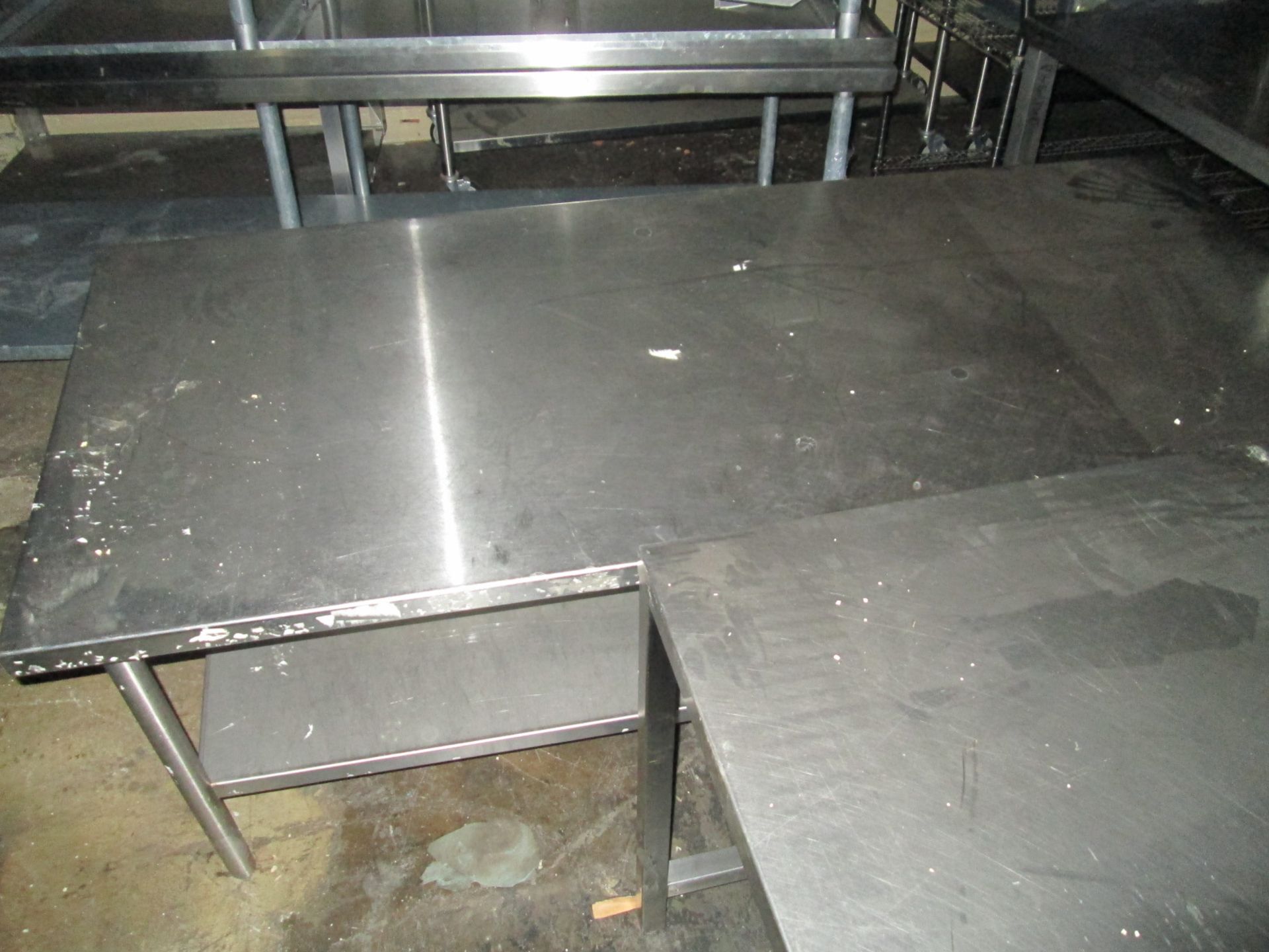 Lot of 5 stainless steel tables: 1x 42" x 72" x 31" high; 1x 36" x 72" x 36" high; 1x 44" x 48" x - Image 5 of 11