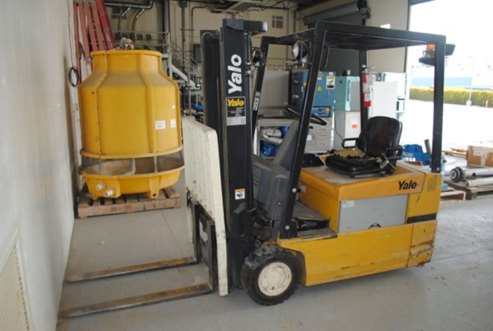 Yale Electric Forklift with Charger 3500Lb