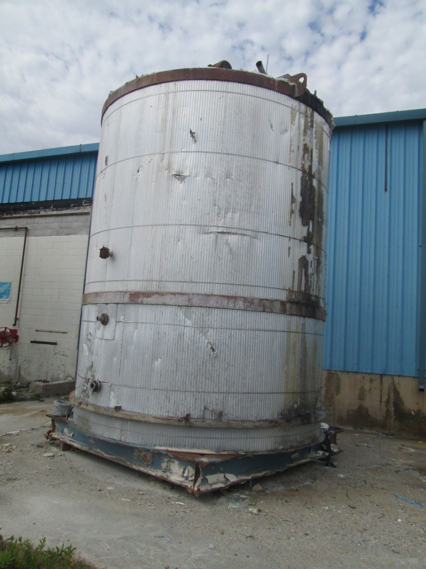 12500 gallon Stainless Steel Kettle, 12' diameter x 15' straight side, flat top, slight cone bottom,