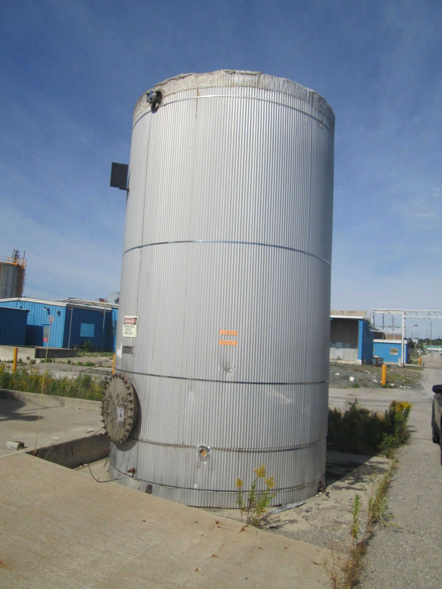 7500 gal O'Conner storage tank, Stainless Steel construction, 9' diameter x 16" straight side, dome - Image 2 of 7