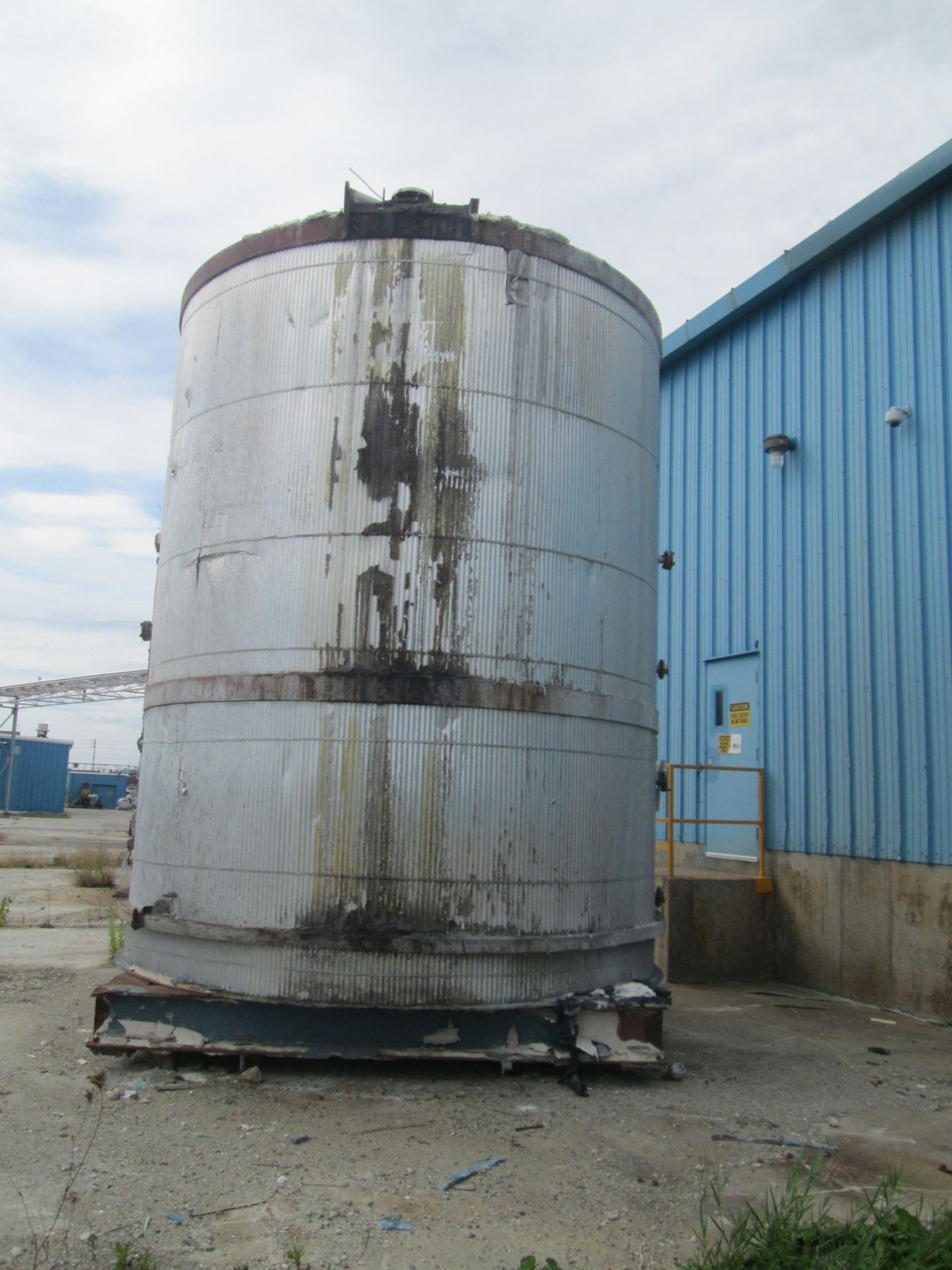 12500 gallon Stainless Steel Kettle, 12' diameter x 15' straight side, flat top, slight cone bottom, - Image 2 of 6