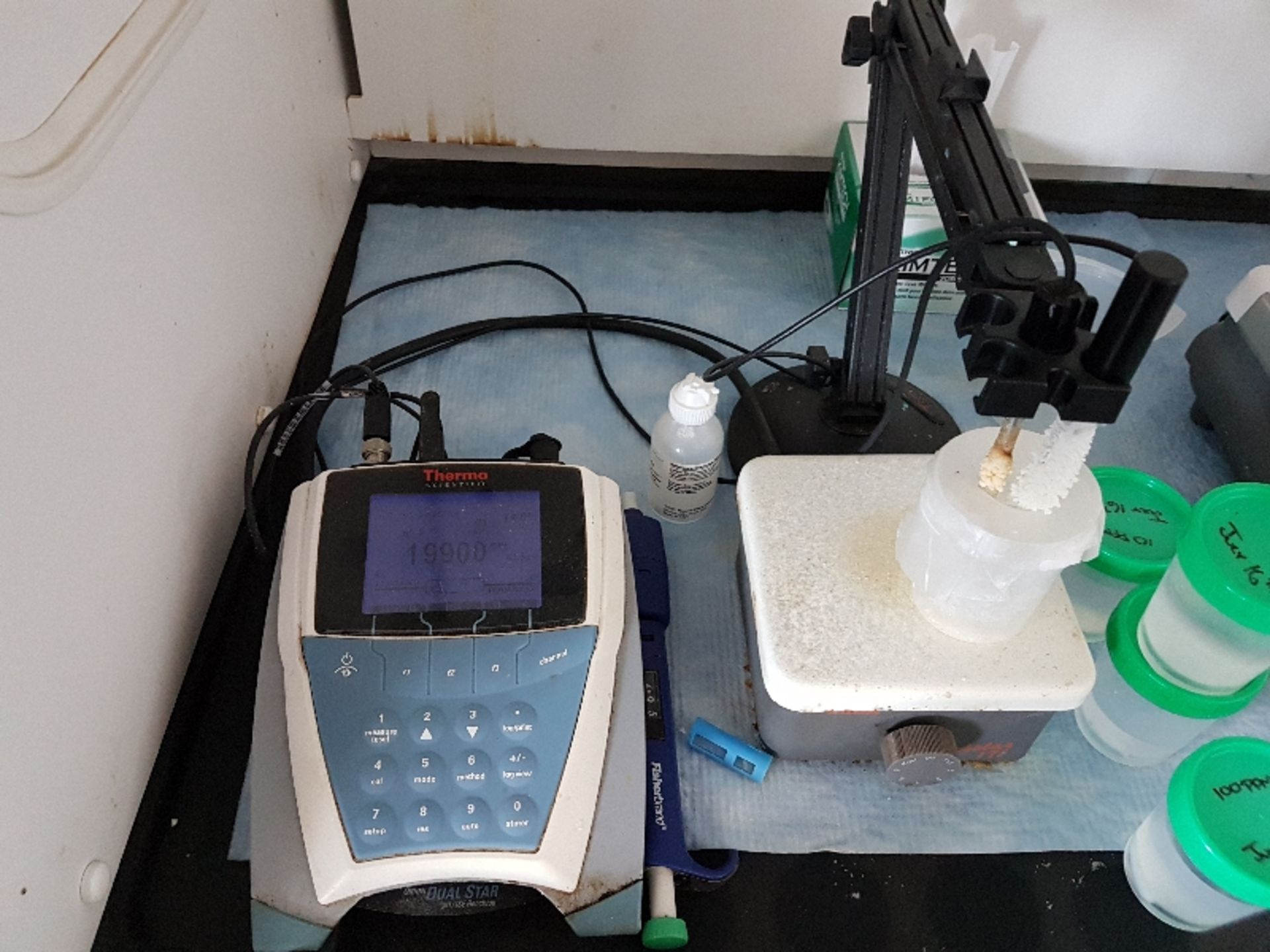 Thermo Scientific PH Meter/Stirrer Setup