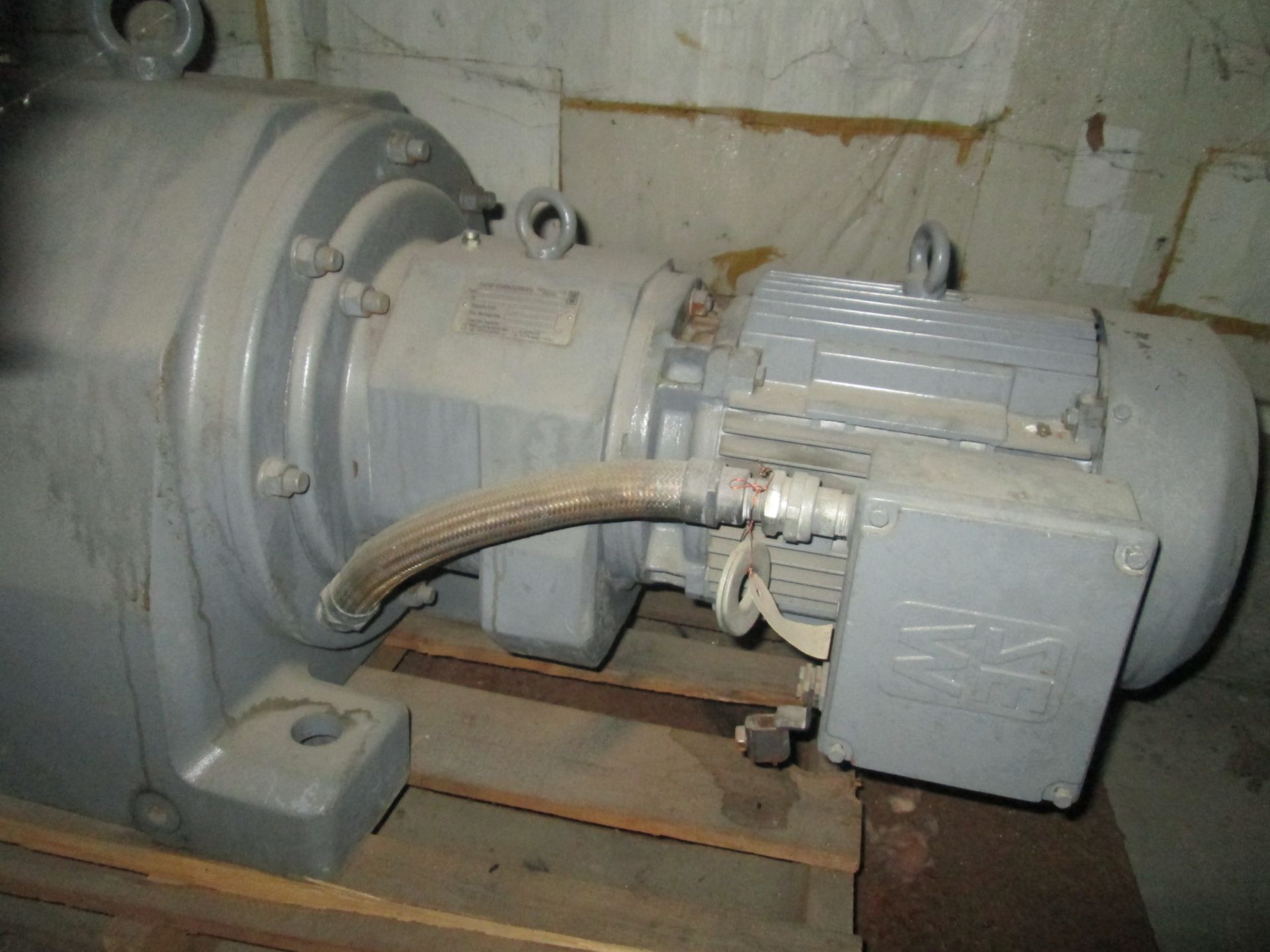 10 HP Sew-Eurodrive Electric Motor with Gear Box type RFB-2 - Image 5 of 6
