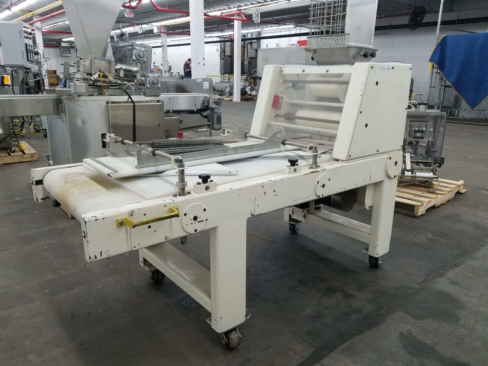 Adams sheeter, model LR67.A, approxiamtely 9.5" wide kneeder roll, 15" wide smooth roll - Image 3 of 7