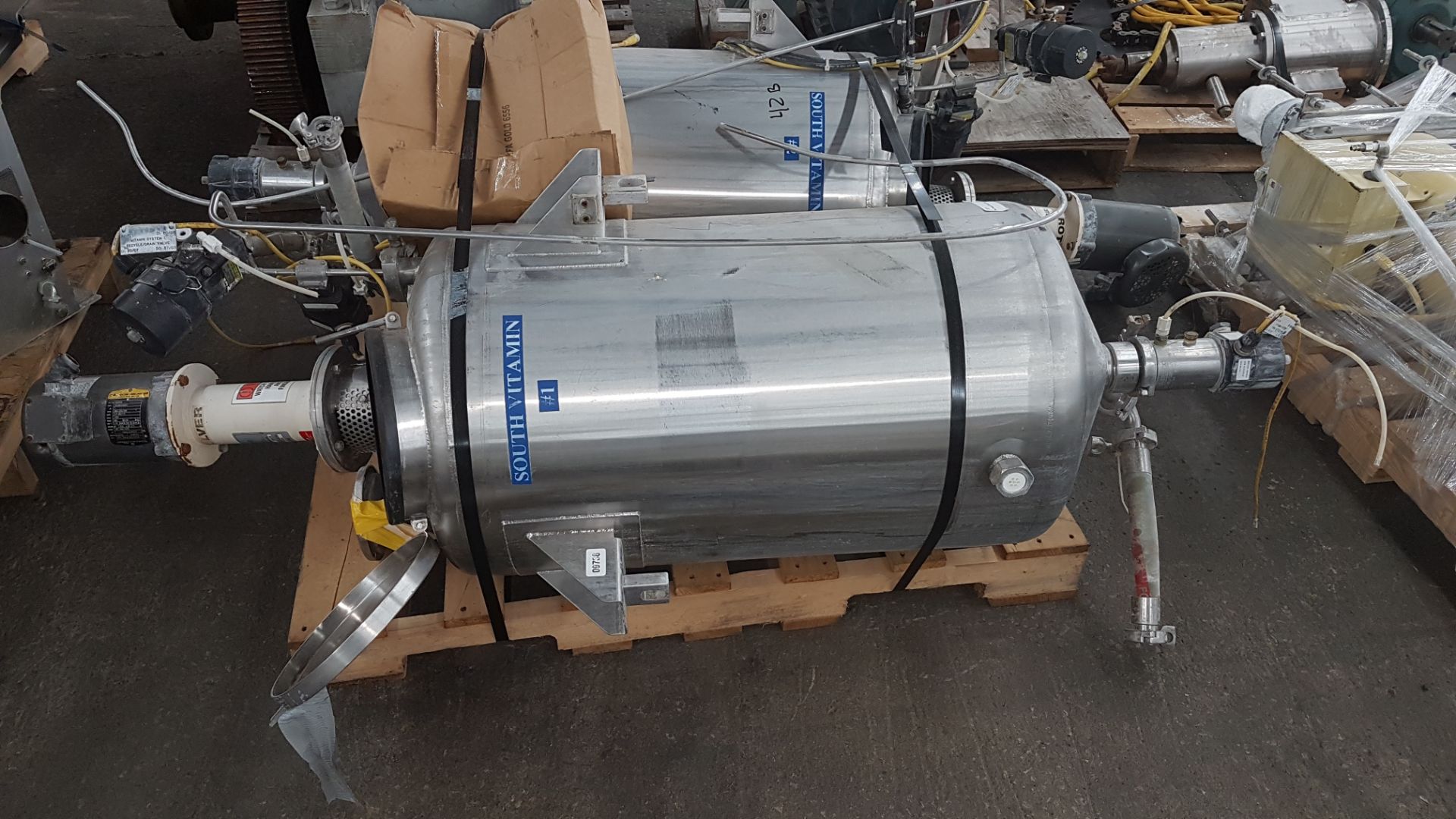 50 Gallon Stainless Steel Tank- Receiver with Mixer.