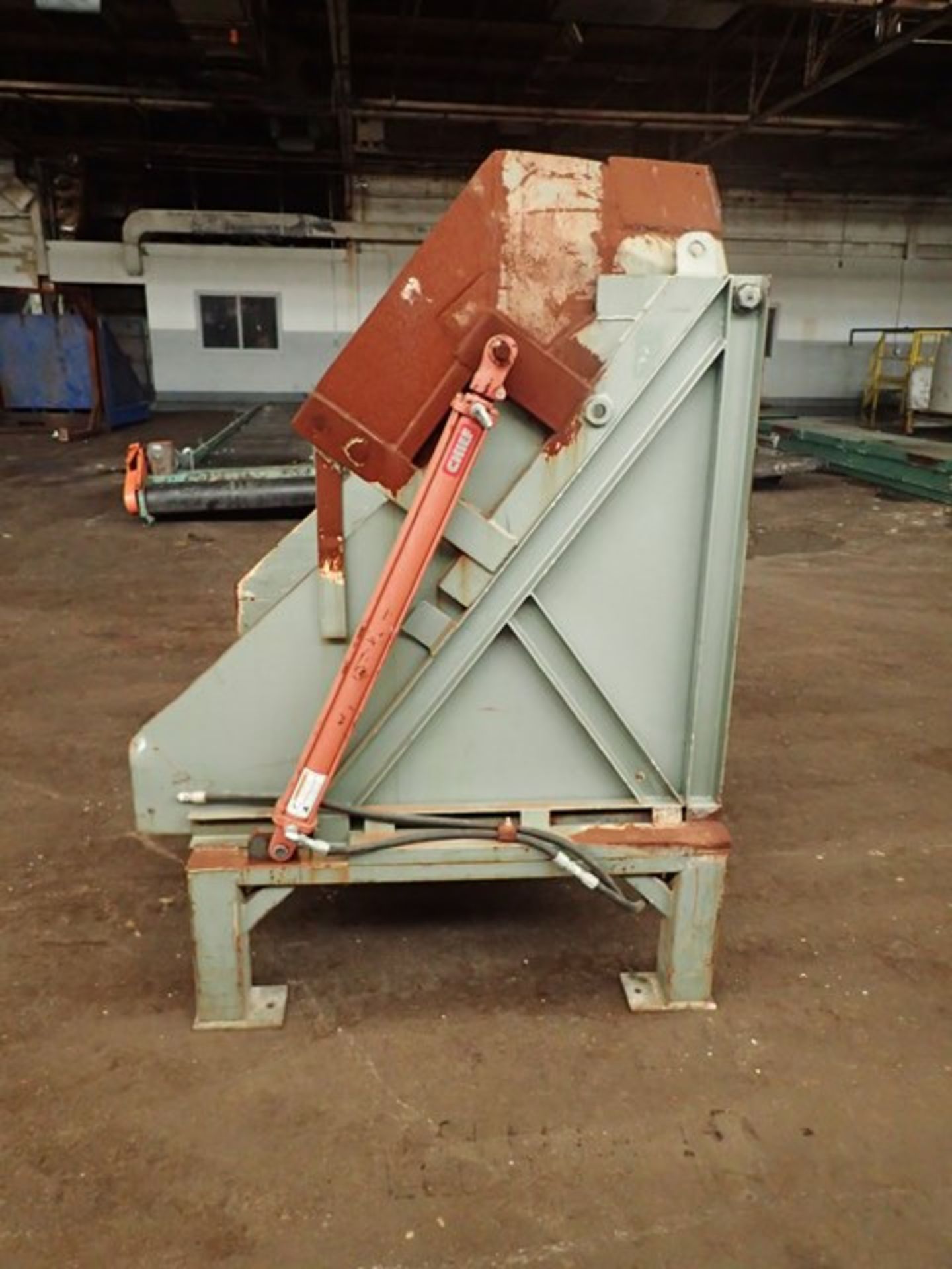 Hydraulic Box Dumper, Carbon Steel Construction