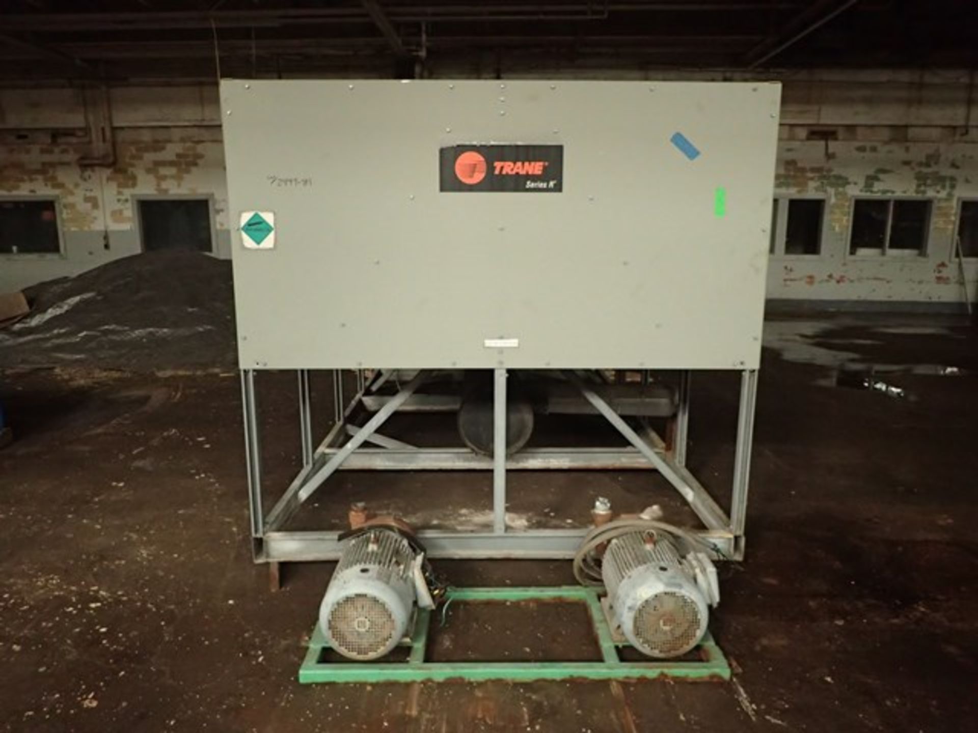 70 Ton Trane Chiller, Air Cooled, with Water Pumps - Image 4 of 14