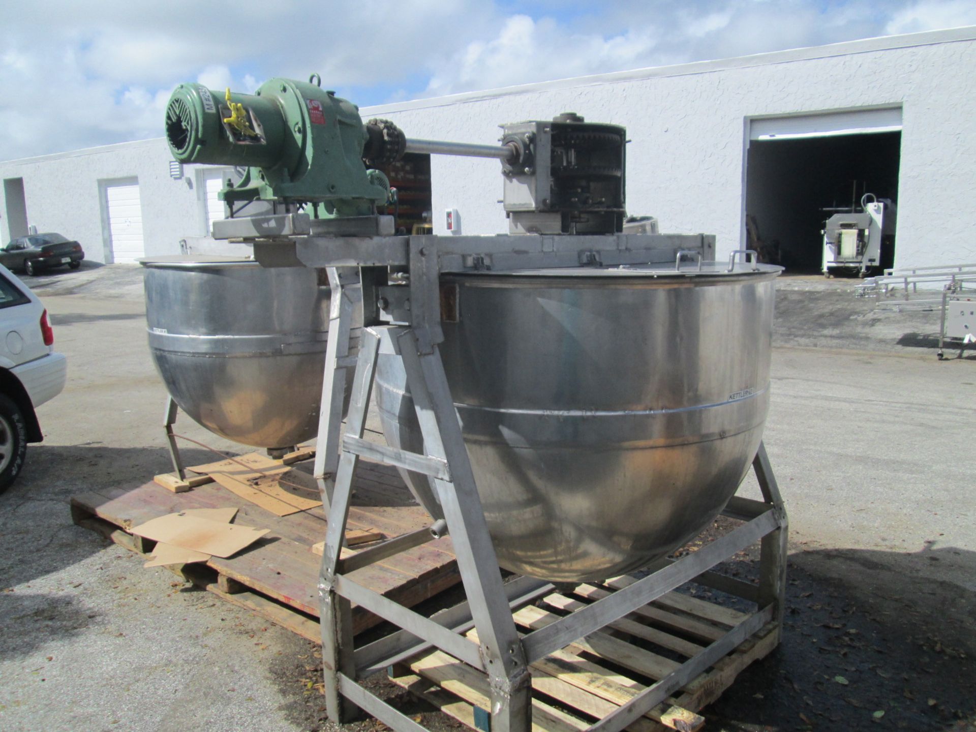 300 Gallon Lee Industries Stainless Steel Hemispherical Kettle, Jacketed on Bottom half with 2-1/ - Image 10 of 29