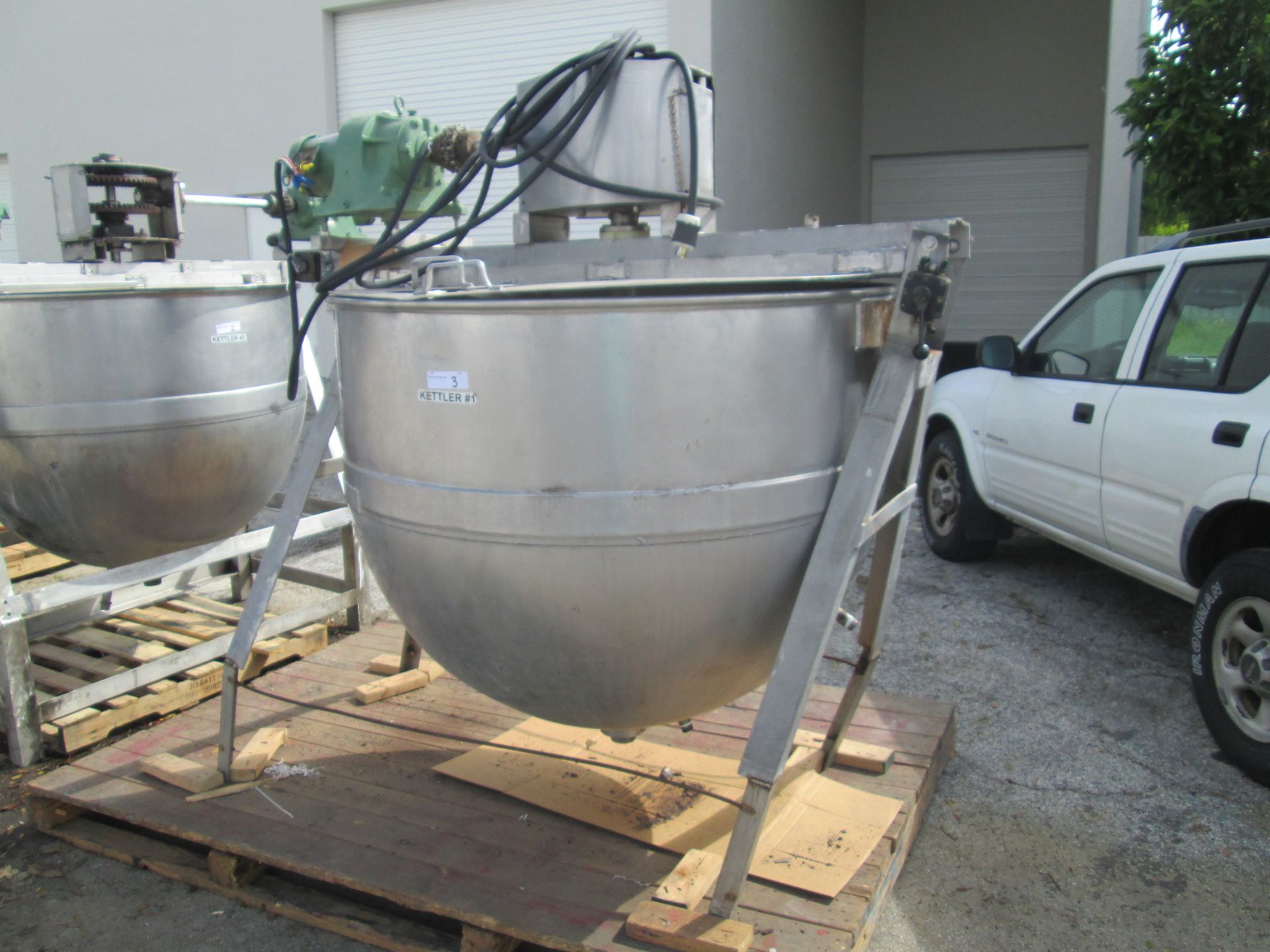 300 Gallon Lee Industries Stainless Steel Hemispherical Kettle, Jacketed on Bottom half with 2-1/ - Image 4 of 21