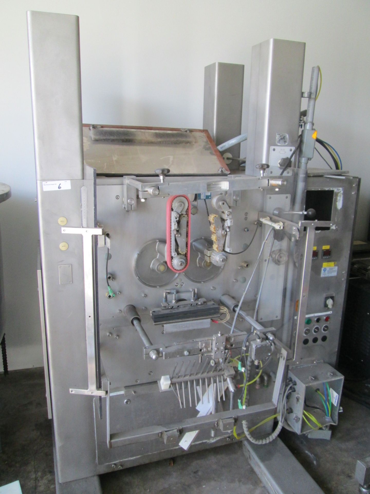 Vertical Form Fill and Seal Machine, equipped with 11" wide sealing Jaws and 11" Film pulling - Image 2 of 23