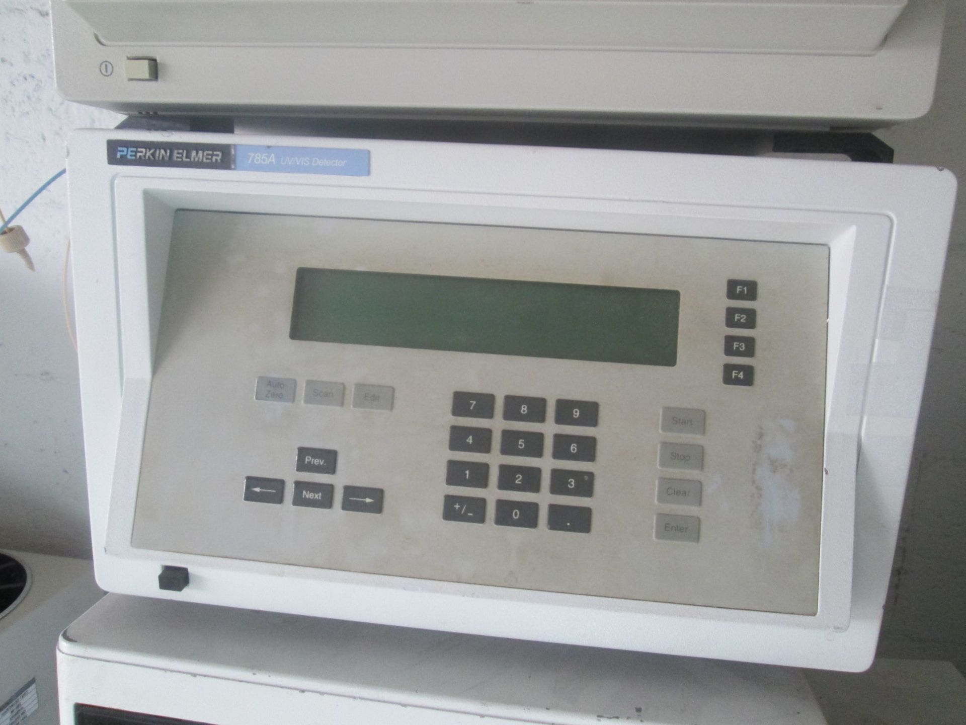 HPLC System includes Applied Bio Systems 785A Programmable Absorbance Detector, Perkin Elmber 785A - Image 4 of 17